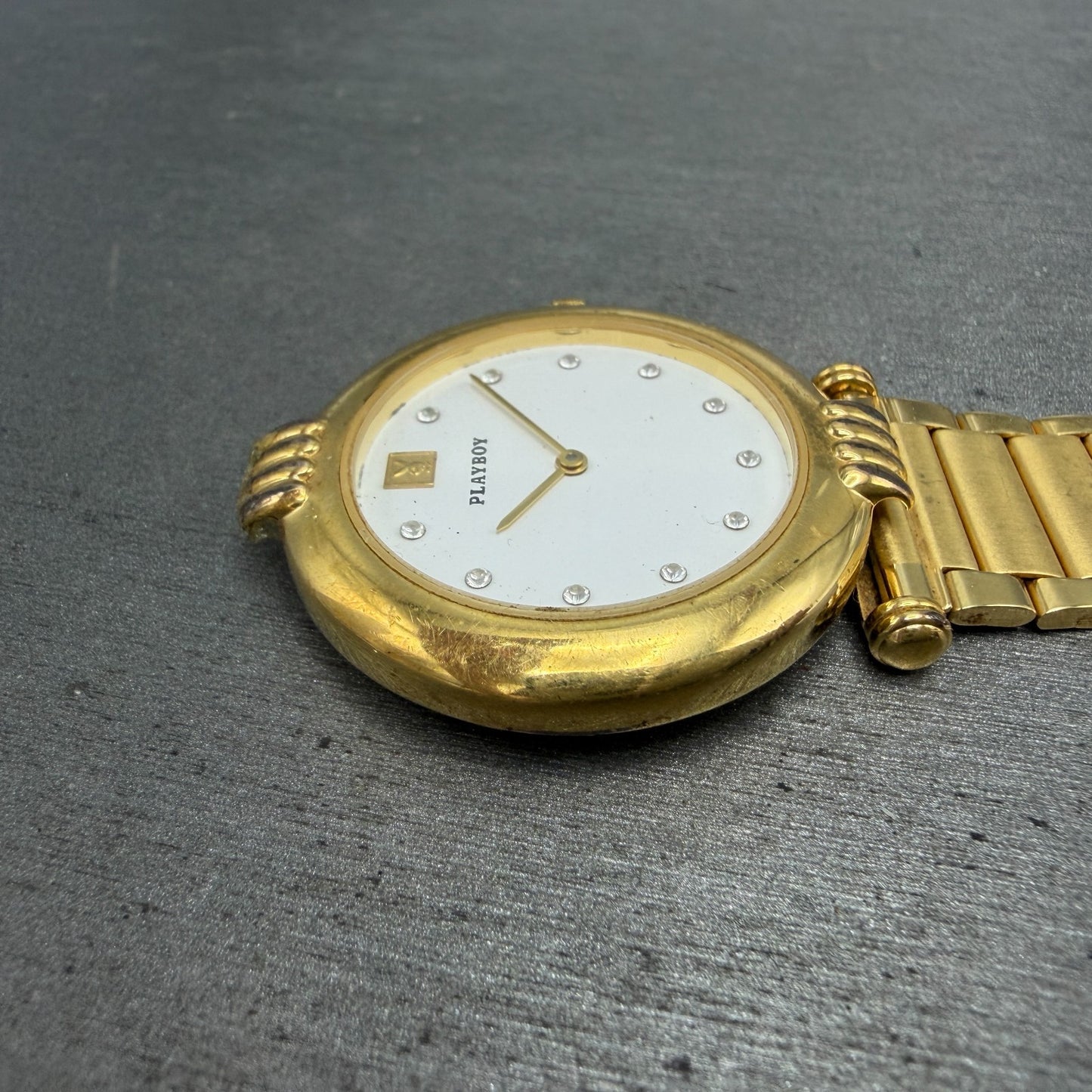 Playboy Watch Men 34mm White Dial Gold Tone Round 5307 BROKEN BAND New battery5