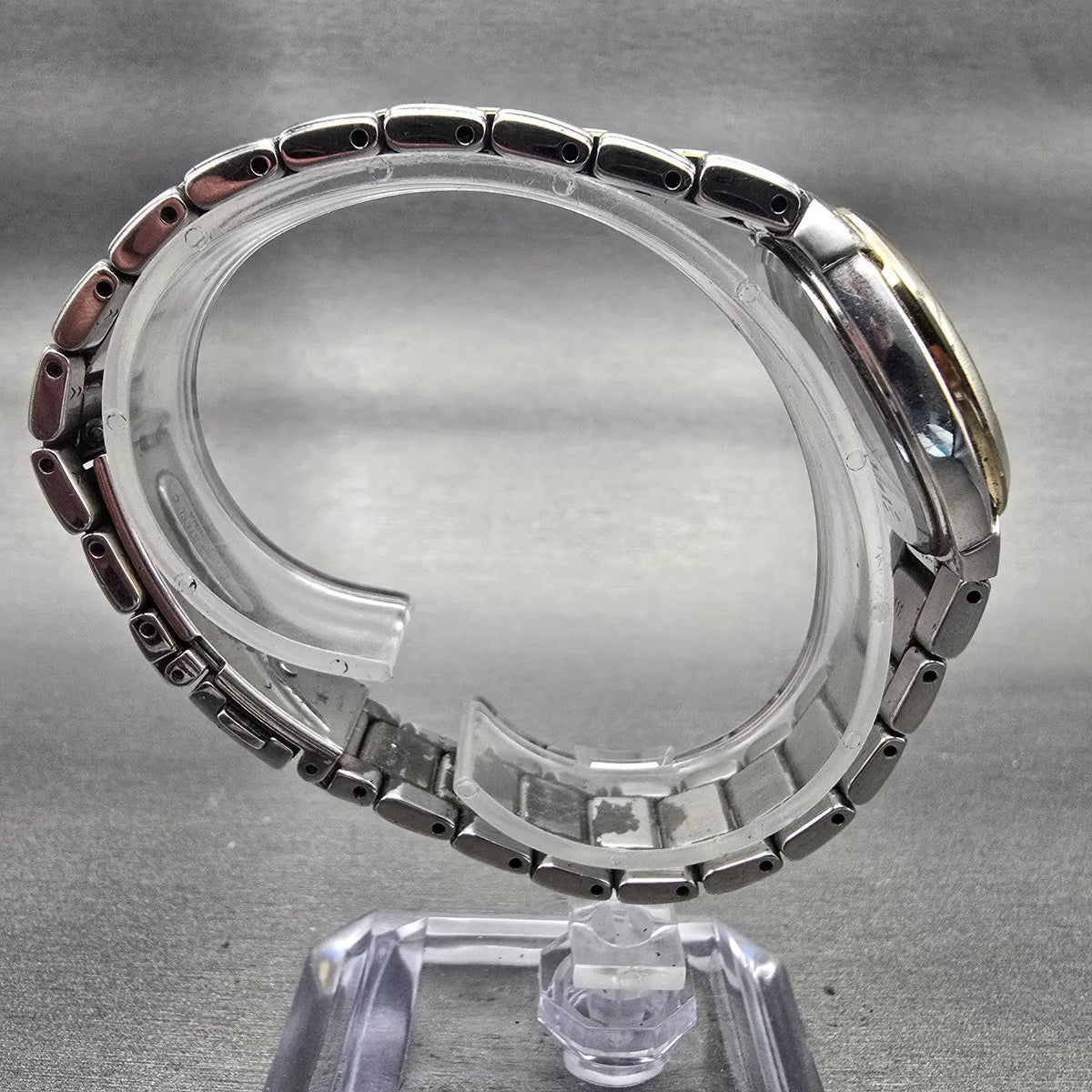 Seiko Solar Watch Women 30mm White Dial Two Tone Date Round V137-0AX0 Works 1238