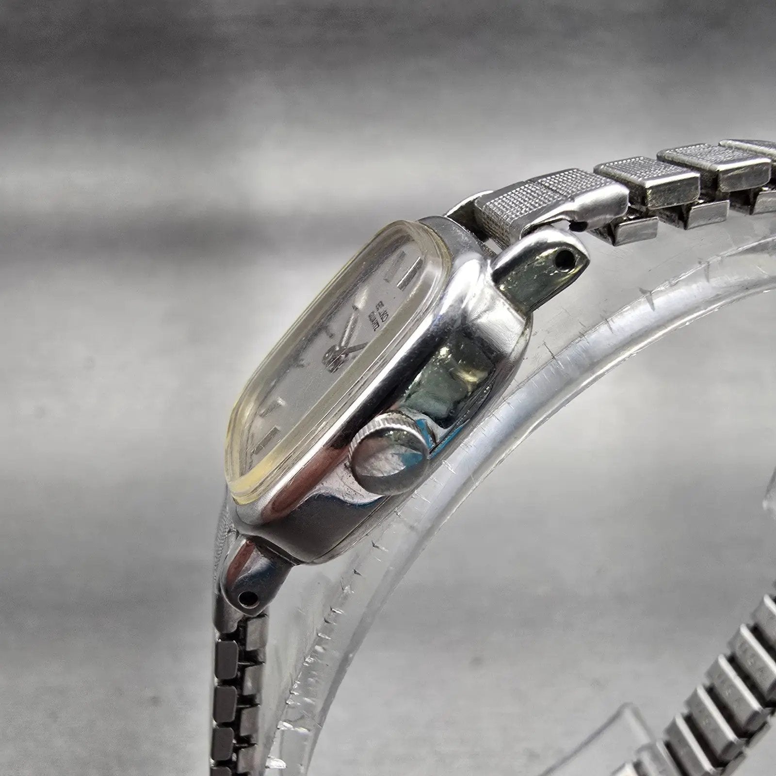 Seiko Watch Women 16mm Gray Dial Silver Tone Oval 1400-6560 New Battery Vintage2