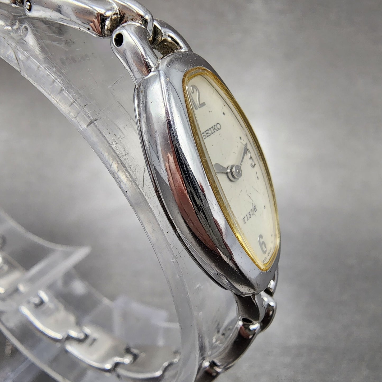 Seiko Tisse Watch Women 15mm White Dial Silver Tone Oval 2e207110 New Battery3