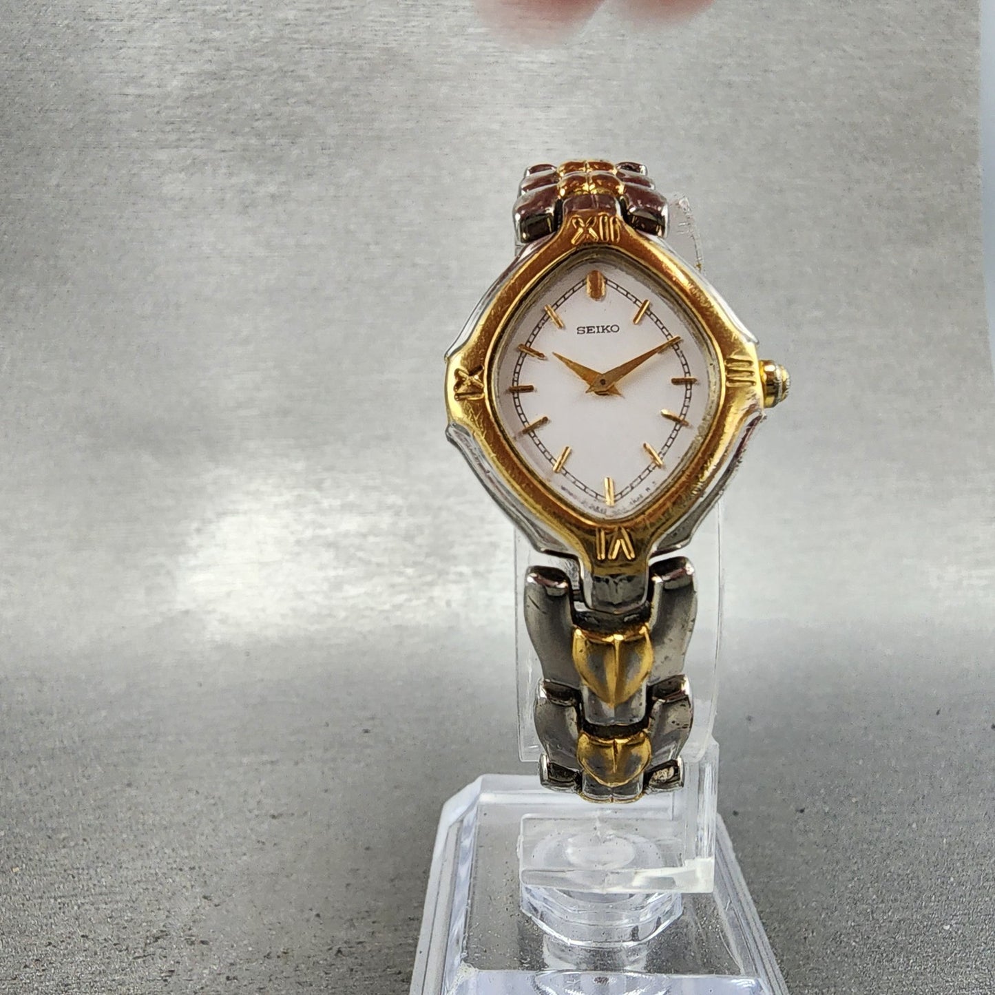 Seiko Watch Women 22mm White Dial Two Tone Oval 1n006e99 New Battery Vintage5