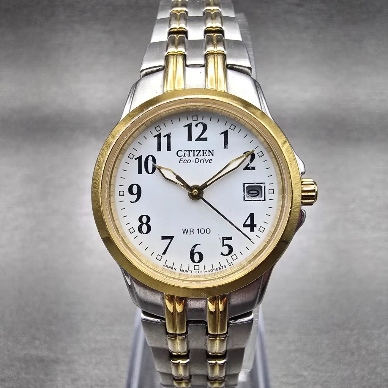 Citizen Eco-Drive Watch Women 26mm White Dial Two Tone Date E011-S064911 Works0