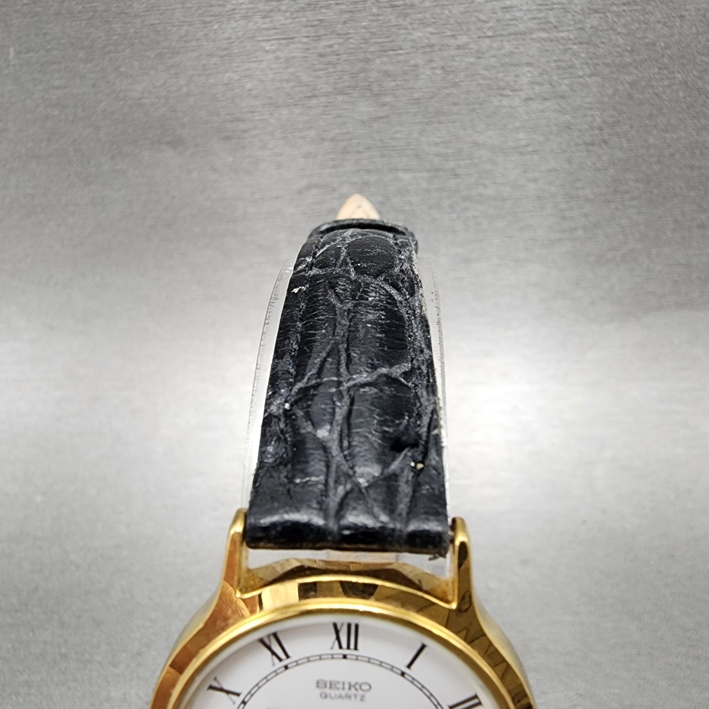 Seiko Watch Women 26mm White Dial Gold Tone Round V7006091 New Battery B12344