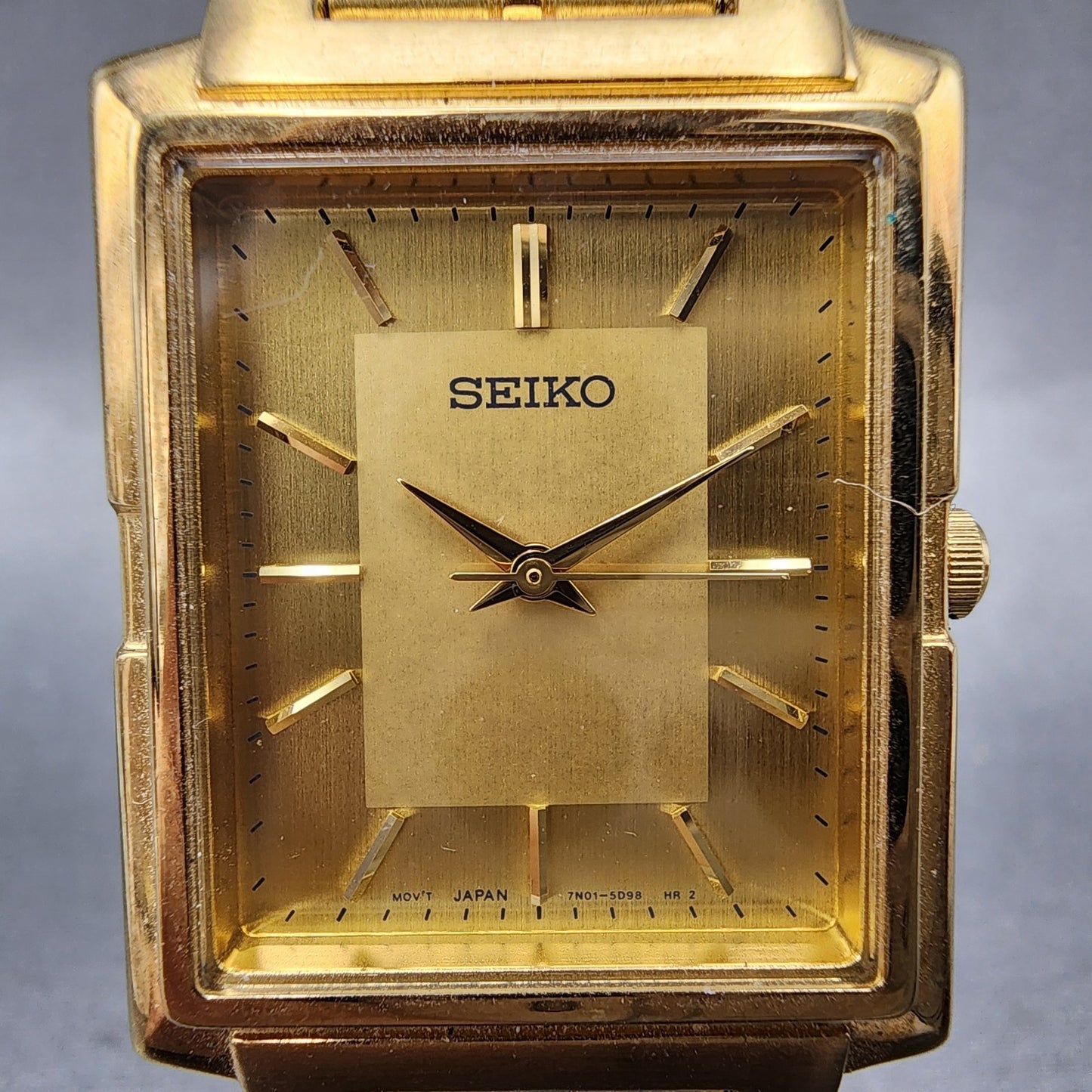Seiko Tank Watch Men 26mm Champagne Dial Gold Tone Rectangle 7N015C90 New Batt1