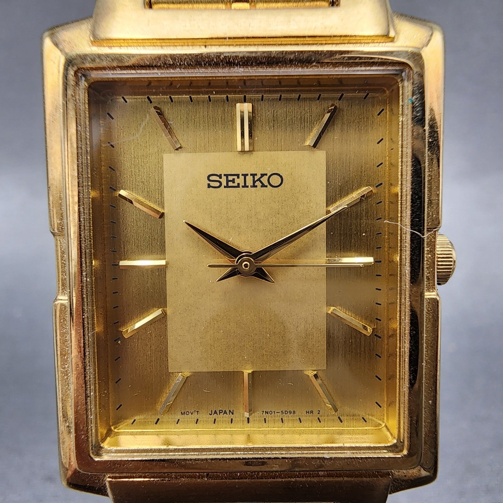 Seiko Tank Watch Men 26mm Champagne Dial Gold Tone Rectangle 7N015C90 New Batt1