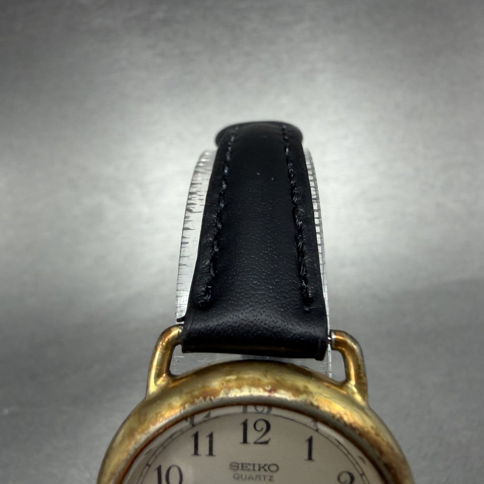 Seiko Watch Women 28mm White Dial Gold Tone Round 1428-0070 New Battery HUR34