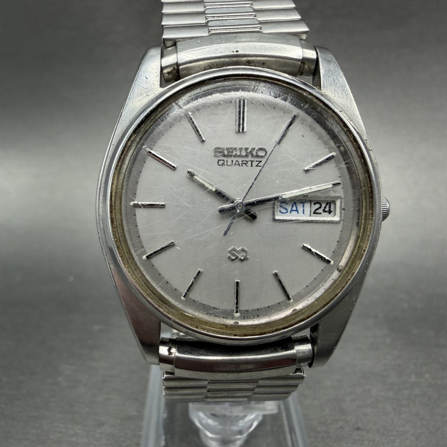 Seiko SQ Watch Men 35mm Silver Dial Silver Tone Daydate 8223-7189 New Batt0