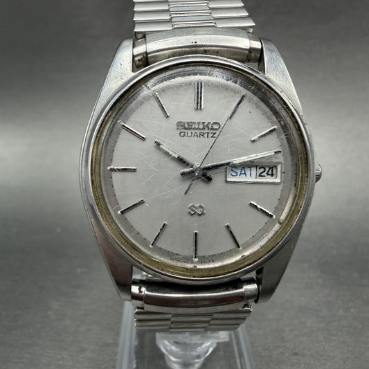 Seiko SQ Watch Men 35mm Silver Dial Silver Tone Daydate 8223-7189 New Batt0