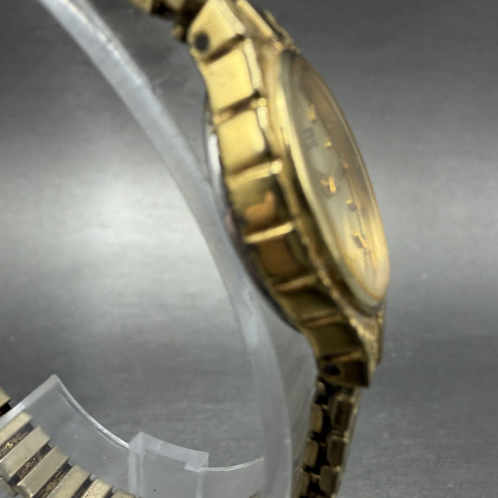 Citizen Watch Women 17mm Champagne Dial Gold Tone Oval 5920-S056331 New Batt VJG3