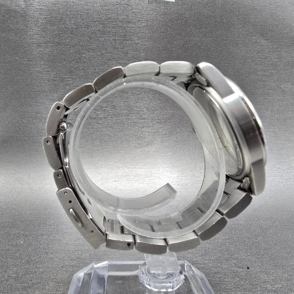 Guess Steel Watch Men 37mm Champagne Dial Steel Date Round G85391G New Battery8