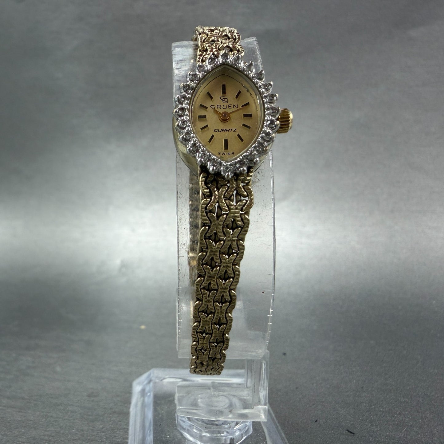 Gruen Watch Women 16mm Gold Dial Gold Tone Oval Diamond Bezel New battery VTG5