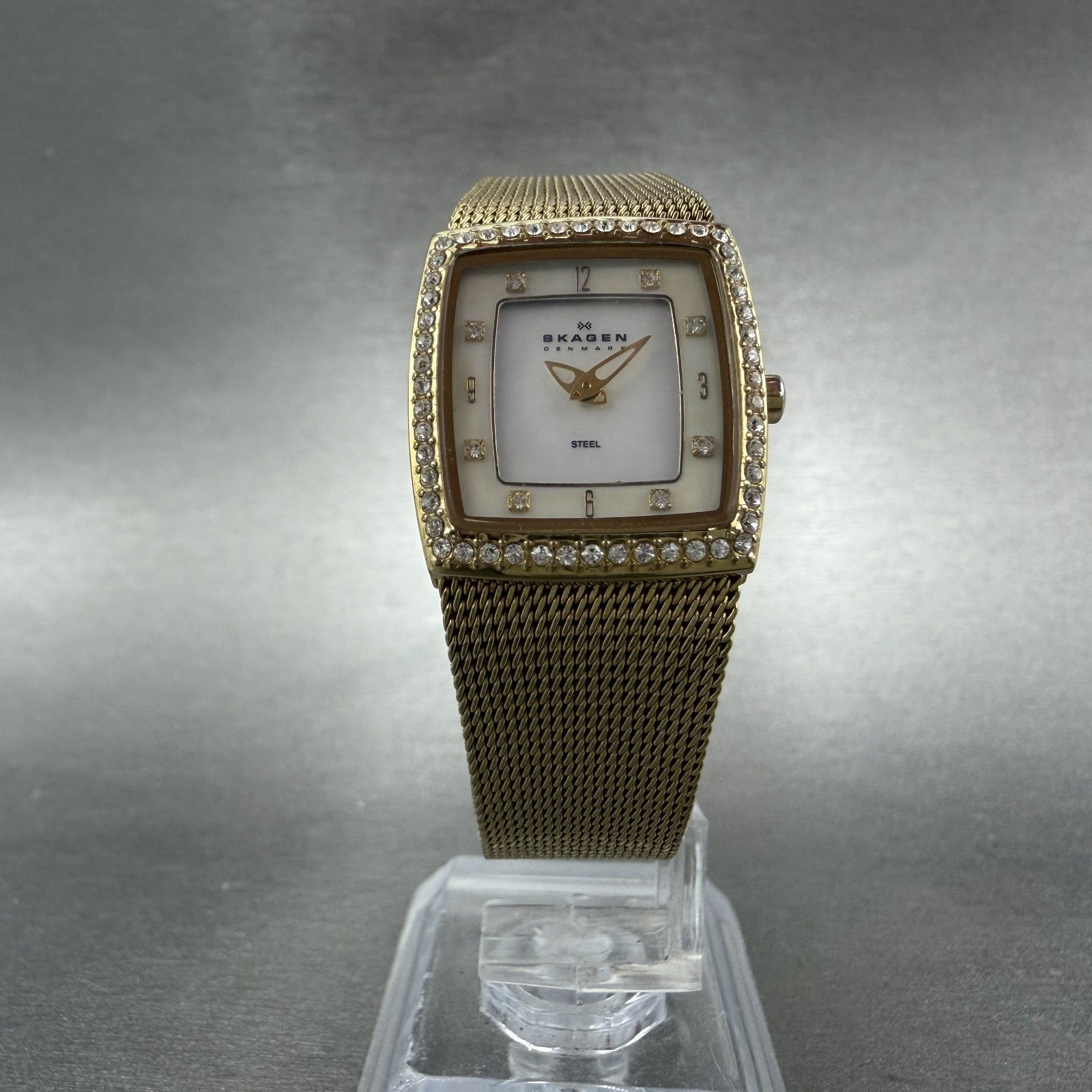 Skagen Tank Watch Women 21mm Mop Dial Gold Tone Rectangle 384XSGG New Battery6