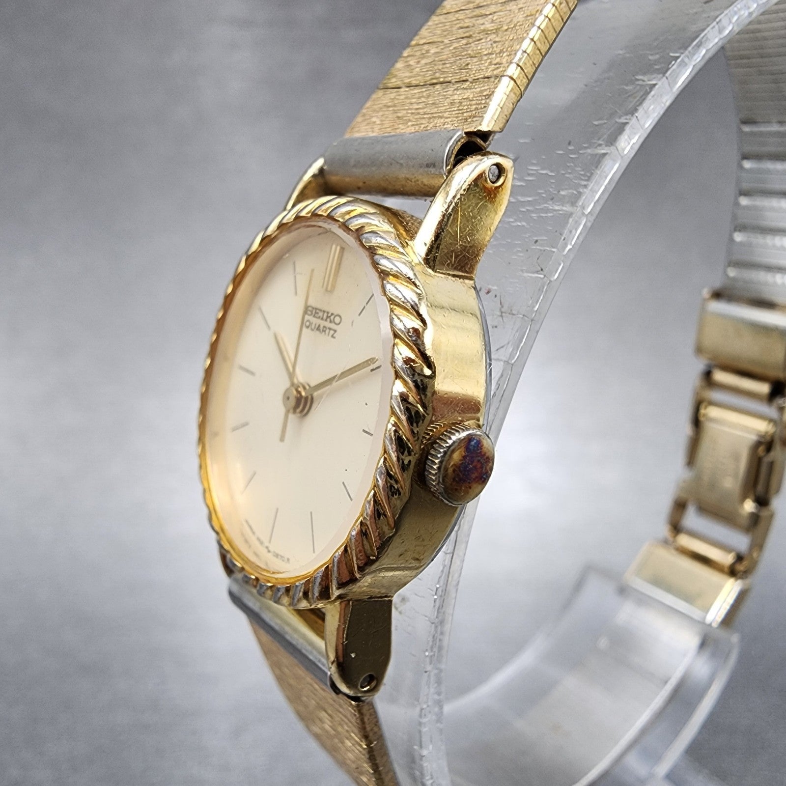 Seiko Watch Women 20mm Cream Dial Gold Tone 14215510 New Battery2