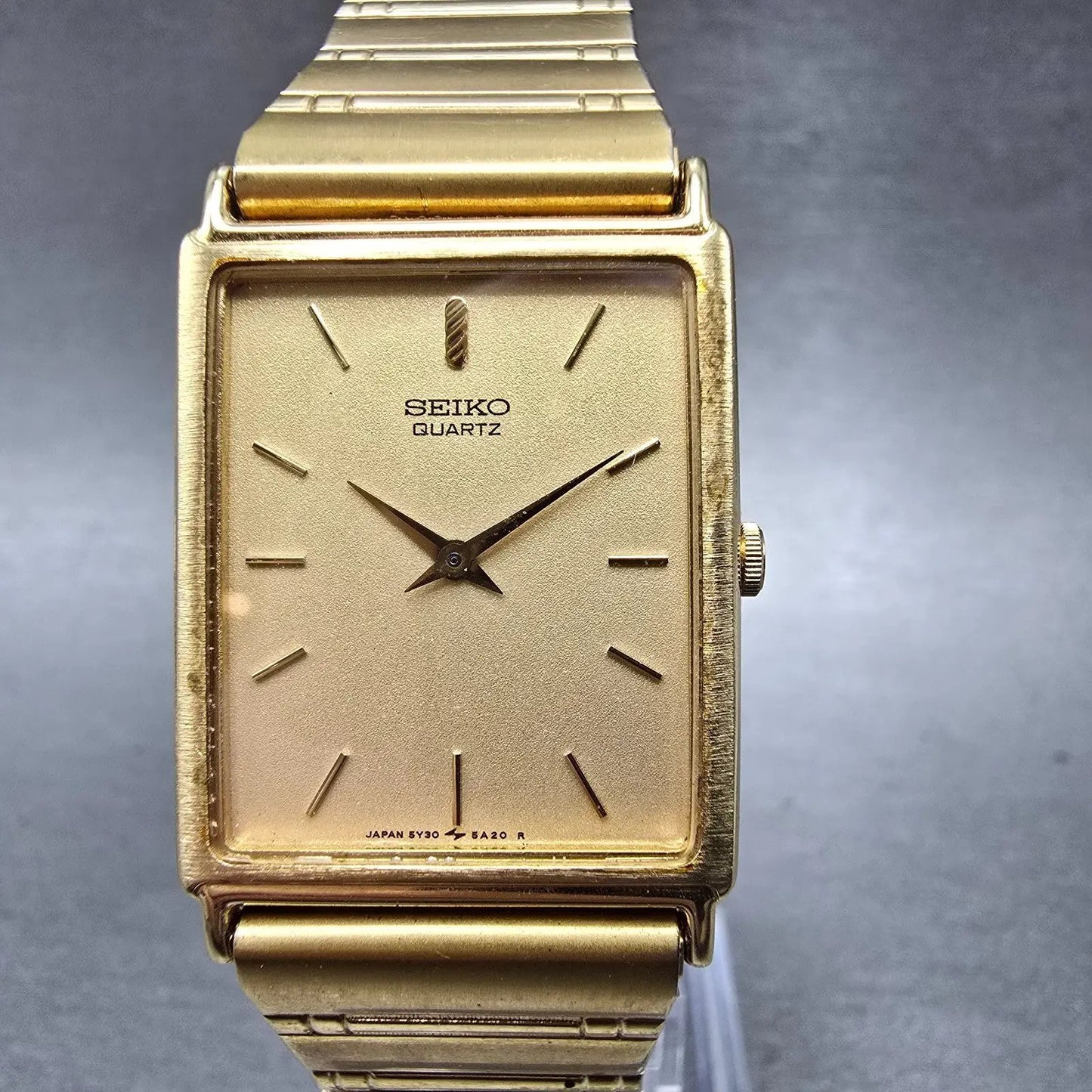 Seiko Tank Watch Men 25mm Gold Dial Gold Tone Rectangle 5Y30-5A09 PARTS Vintage0