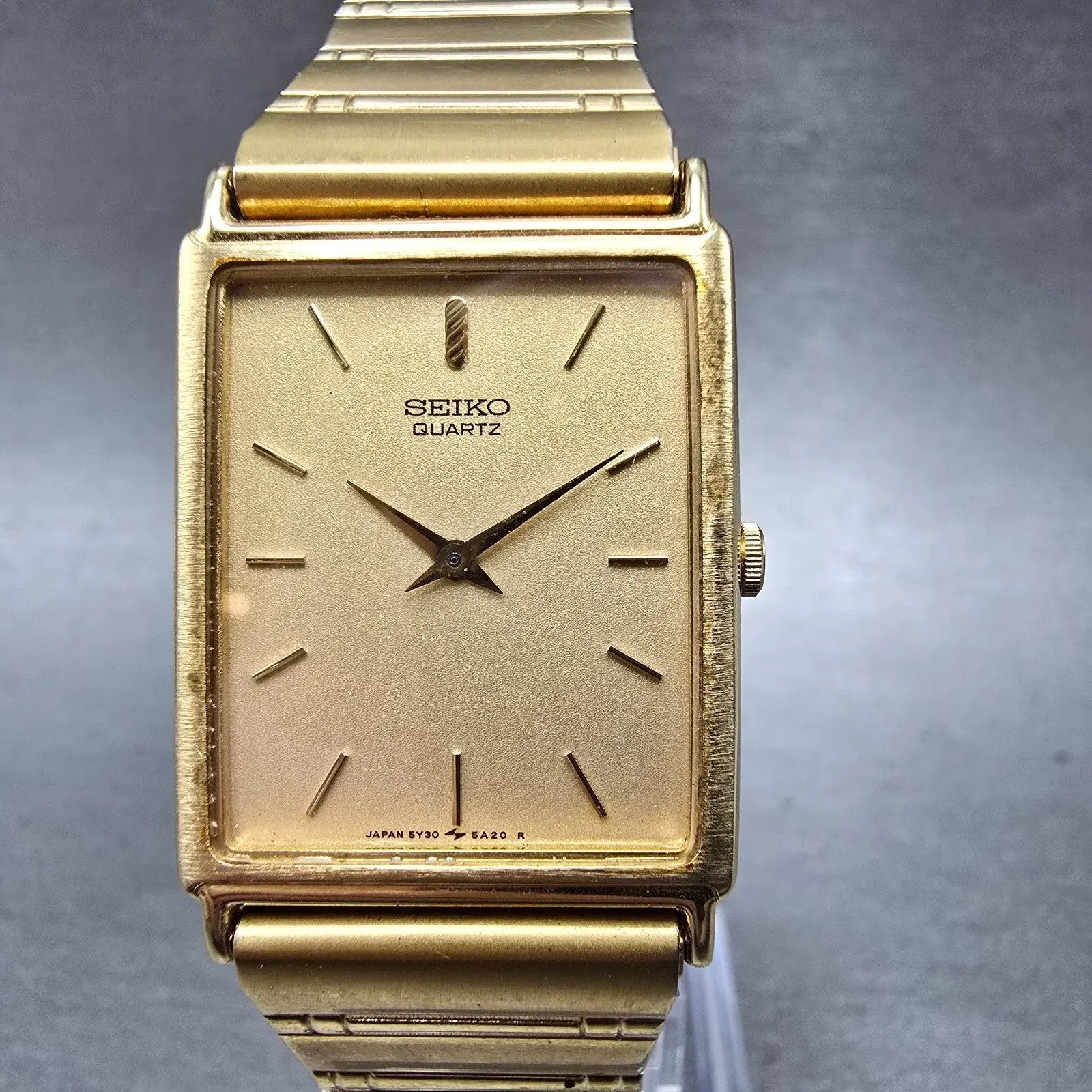 Seiko Tank Watch Men 25mm Gold Dial Gold Tone Rectangle 5Y30-5A09 PARTS Vintage0