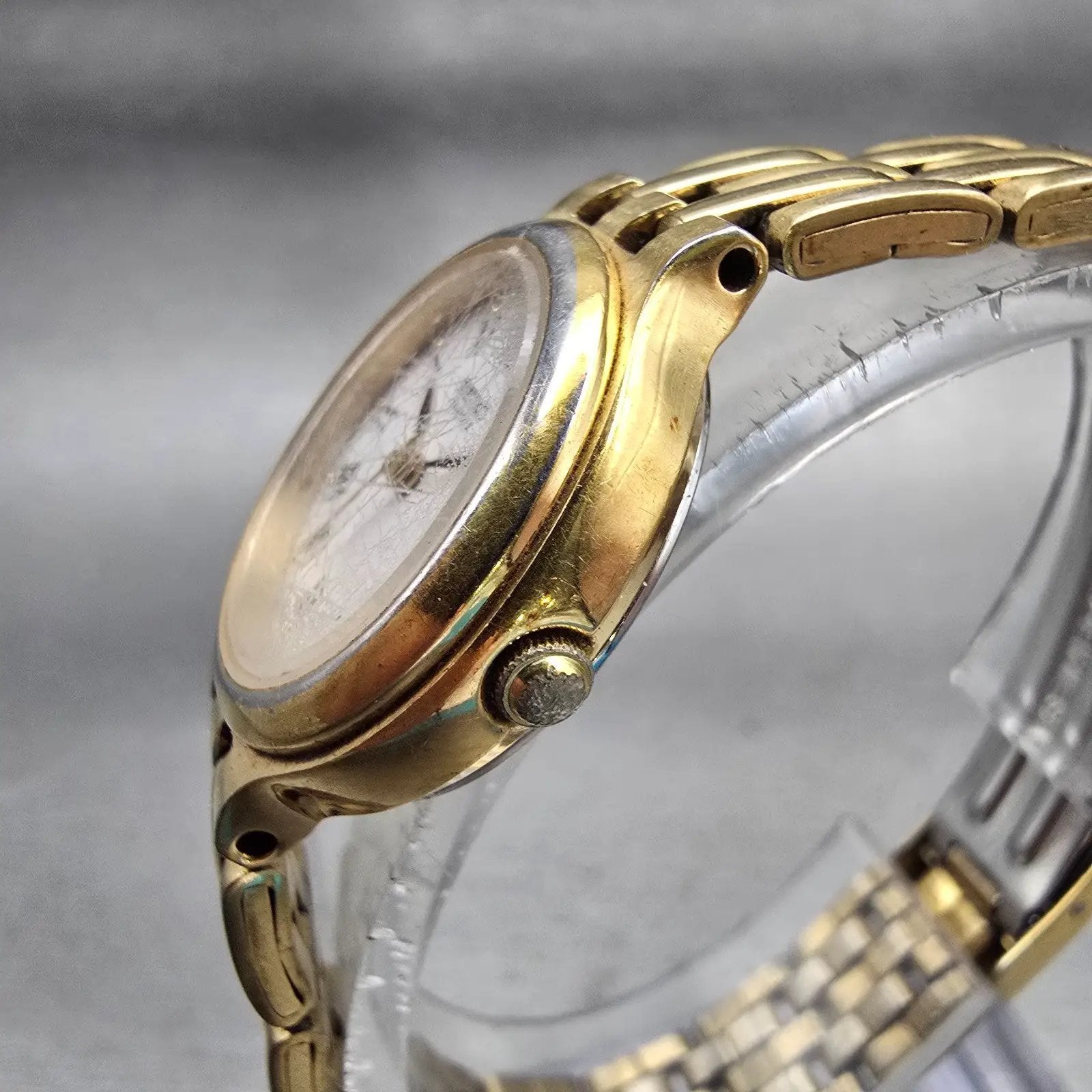 Seiko Watch Women 24mm White Dial Gold Tone Round 3Y02-0B50 New Battery Vintage2