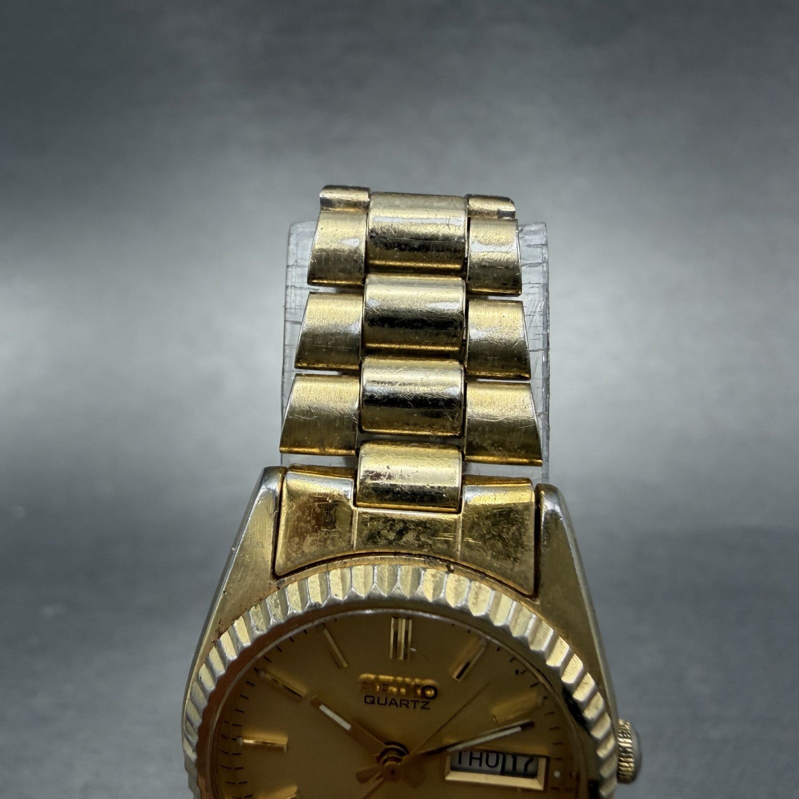 Seiko SQ Watch Women 24mm Gold Dial Gold Tone Daydate Round 3E23-0A60 NewBatt 5V4