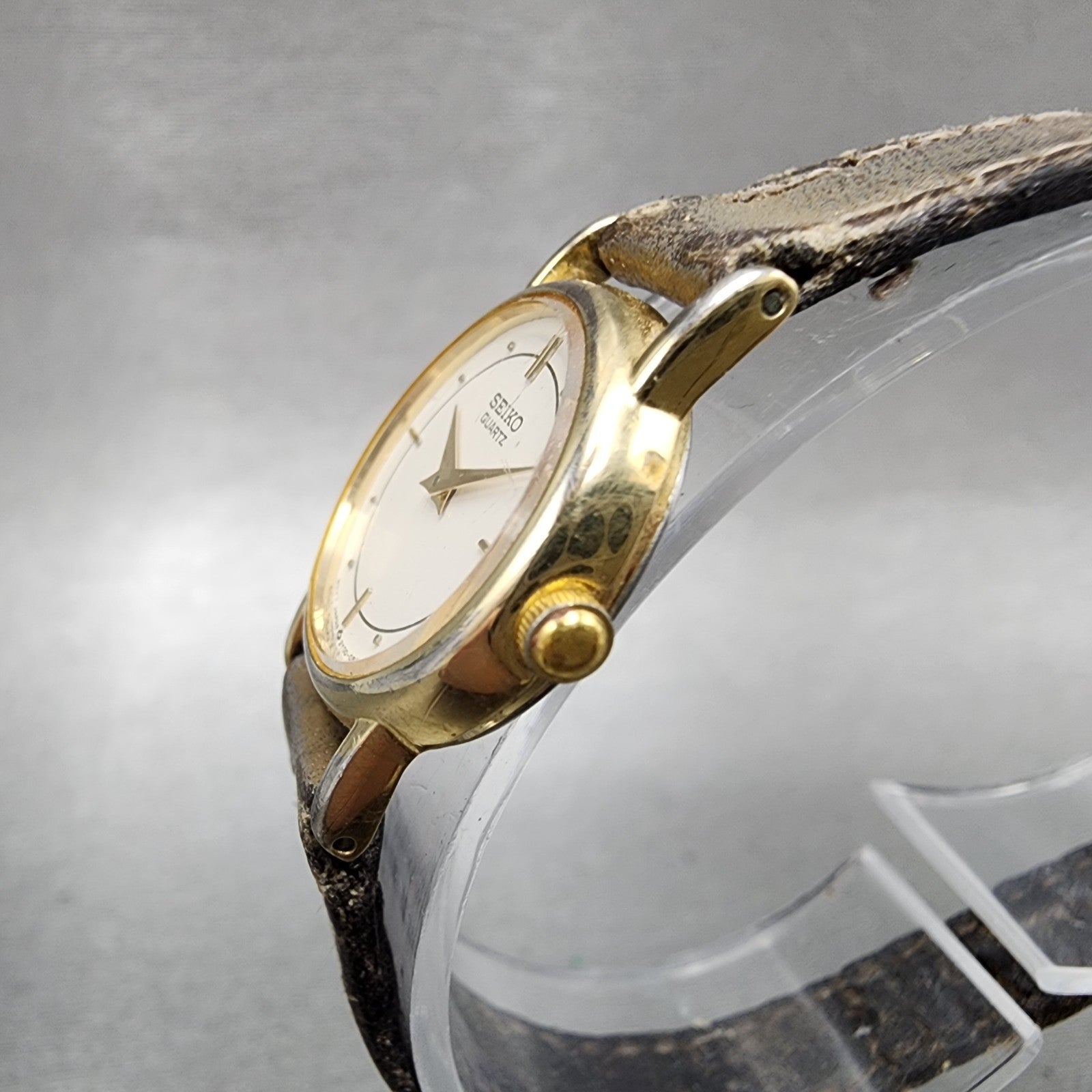 Seiko Watch Women 20mm White Dial Gold Tone Round 2Y000A10 New Battery3
