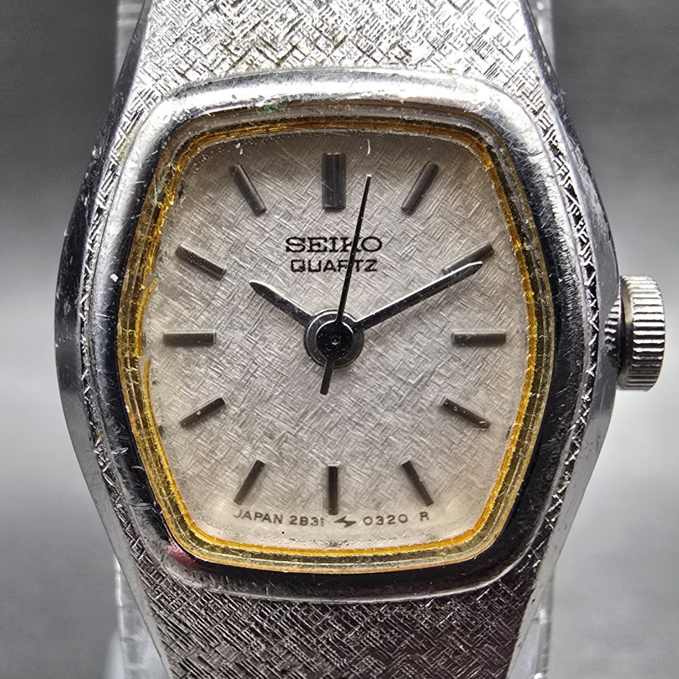 Seiko Watch Women 17mm Silver Dial Silver Tone Oval 2B31-5039 New Battery JP4571