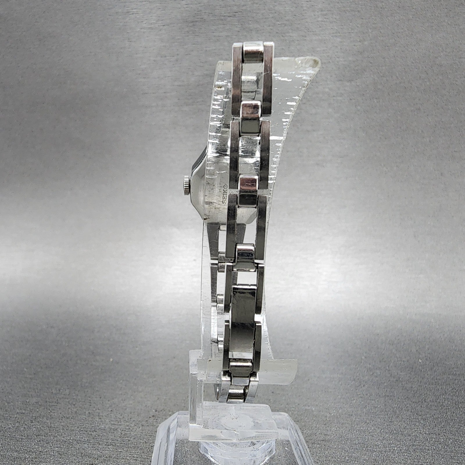 Seiko Watch Women 18mm Red Dial Stainless Steel Rectangle Manual Wind Runs VTG6