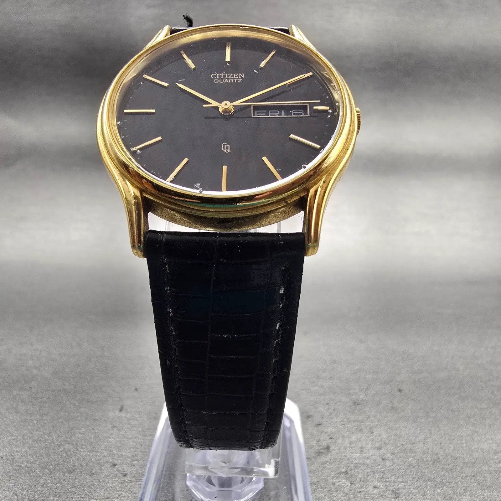 Citizen CQ Watch Men 34mm Black Dial Gold Tone Daydate Round 2500-S76418 New Bat5