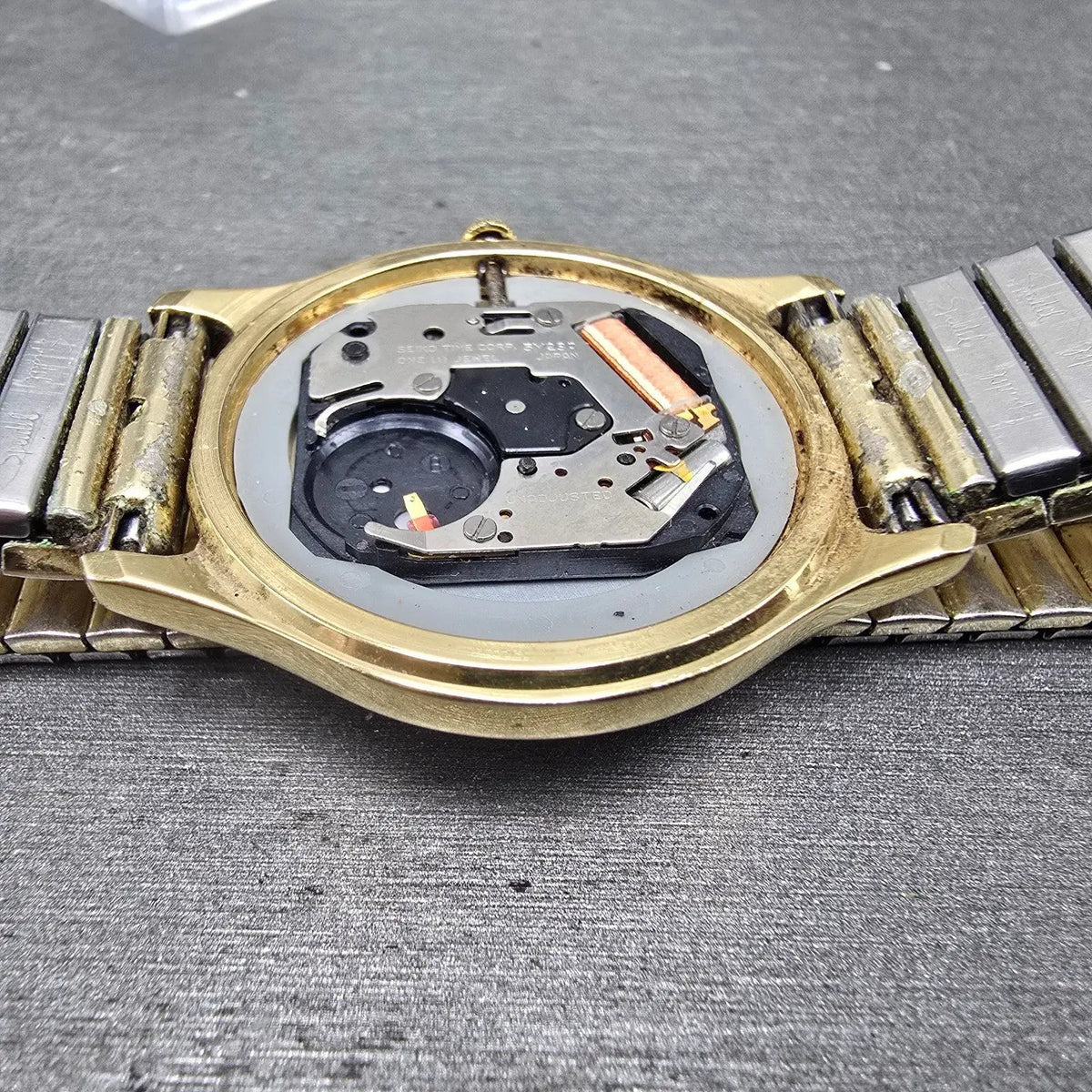 Seiko 5Y23A Quartz Movement Works Daydate W/Case And Hands Vintage2