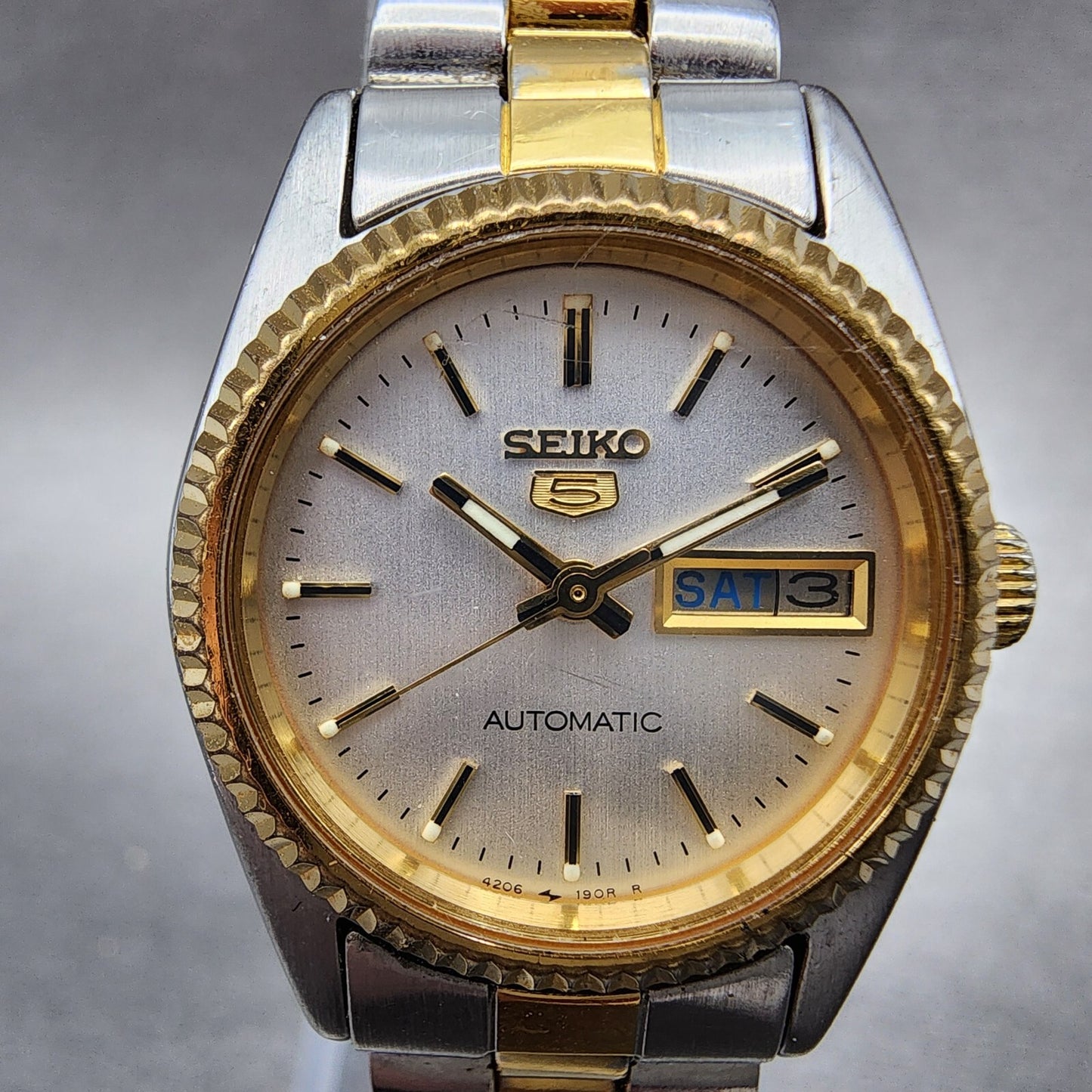 Seiko 5 Watch Women 25mm White Dial Two Tone Daydate Round 42060510 Runs1