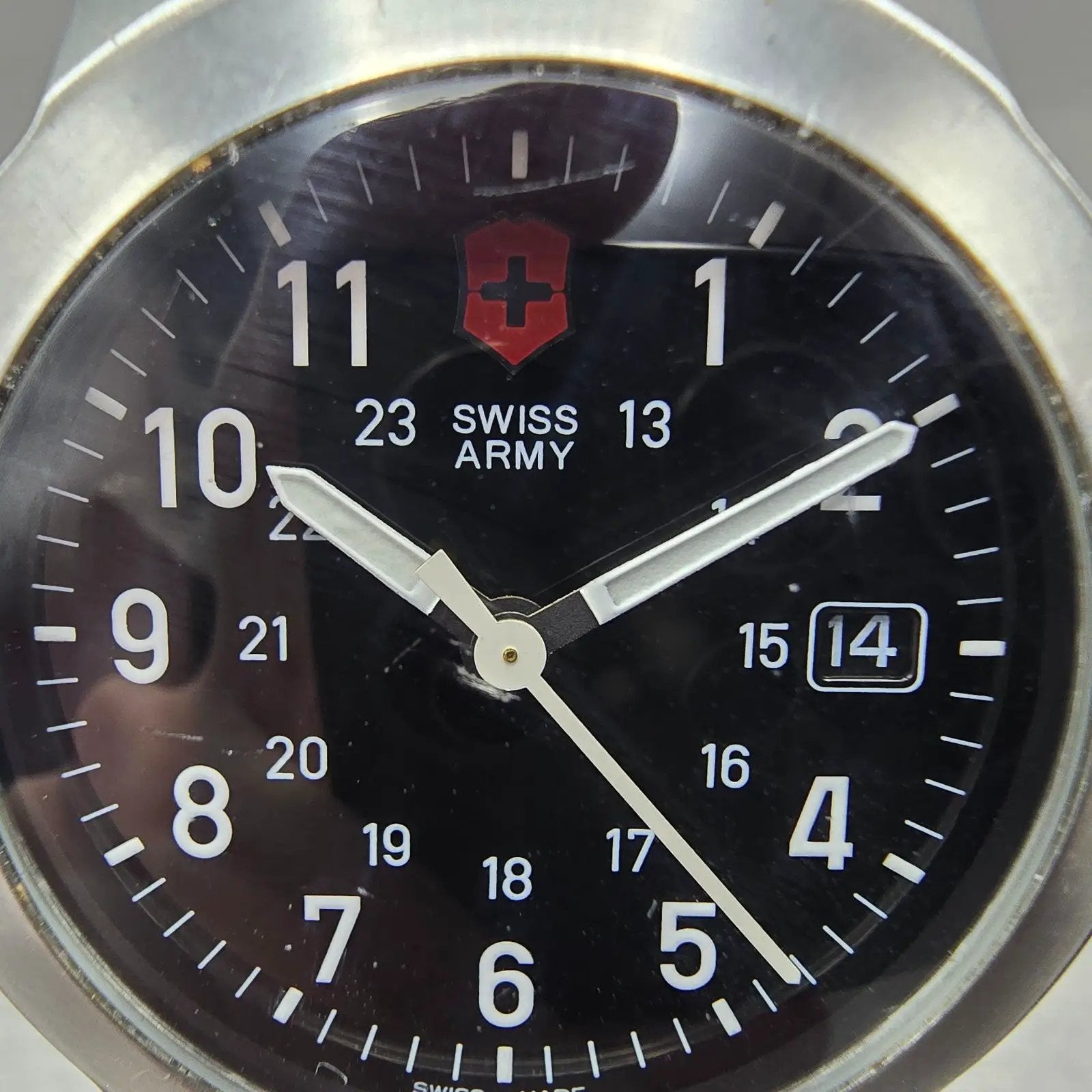 Victorinox Swiss Army Maverick Watch Men 42mm Black Dial Silver Tone Date PARTS2