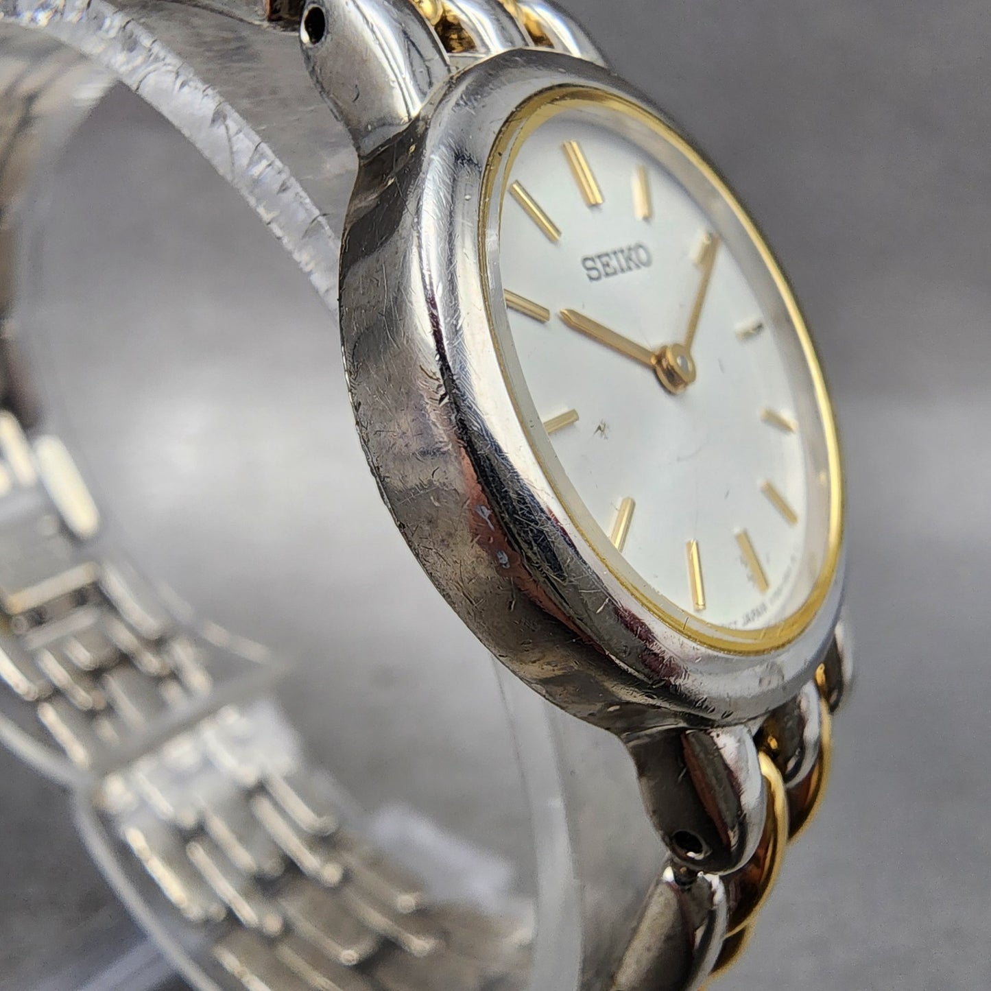 Seiko Watch Women 24mm Silver Dial Two Tone Round V7006379 New Battery3