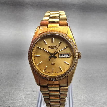 Seiko SQ Watch Women 24mm Gold Dial Gold Tone Daydate Round 3Y03-0160 New Batt0