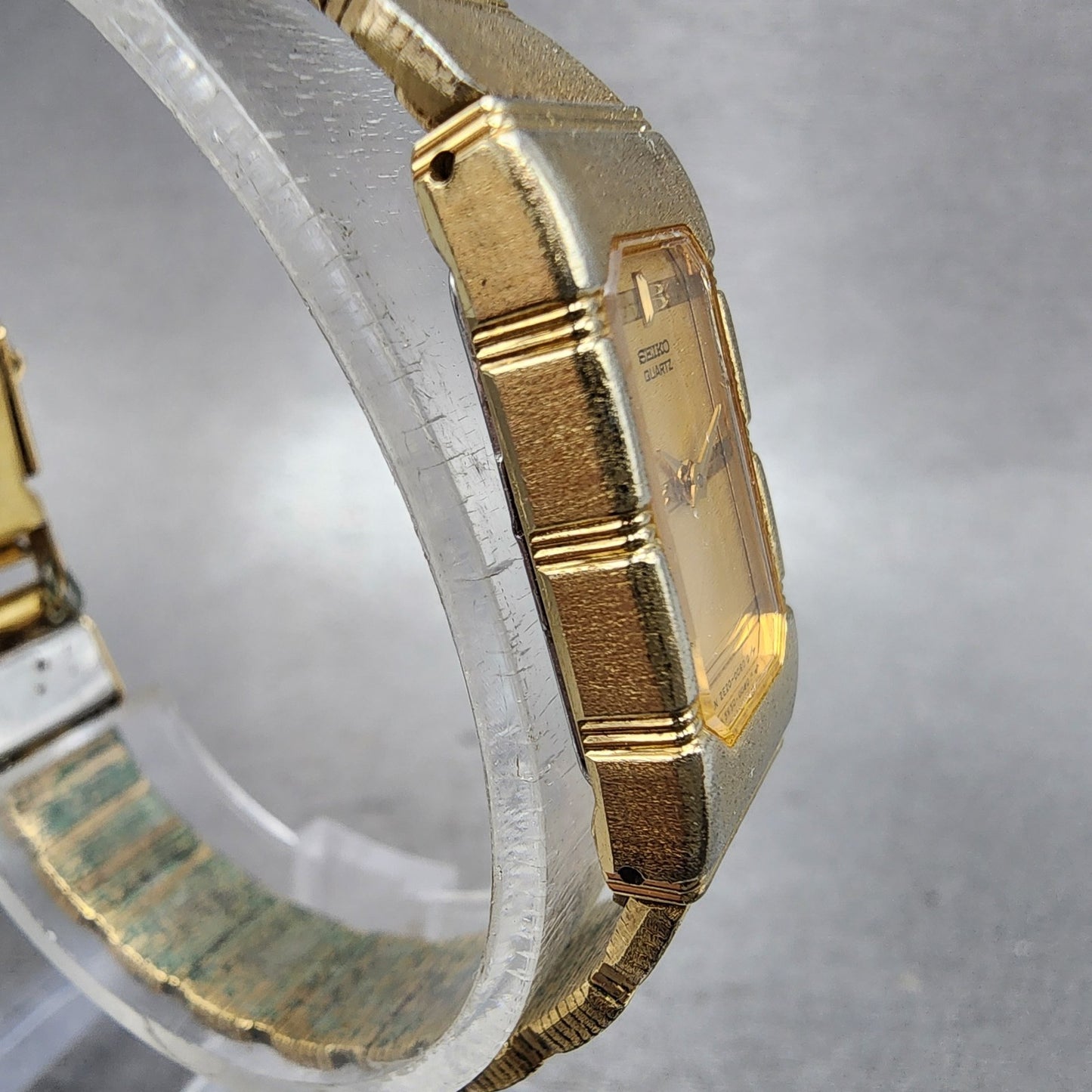 Seiko Tank Watch Women 13mm Champagne Dial Gold Tone 2e205030 New Battery3