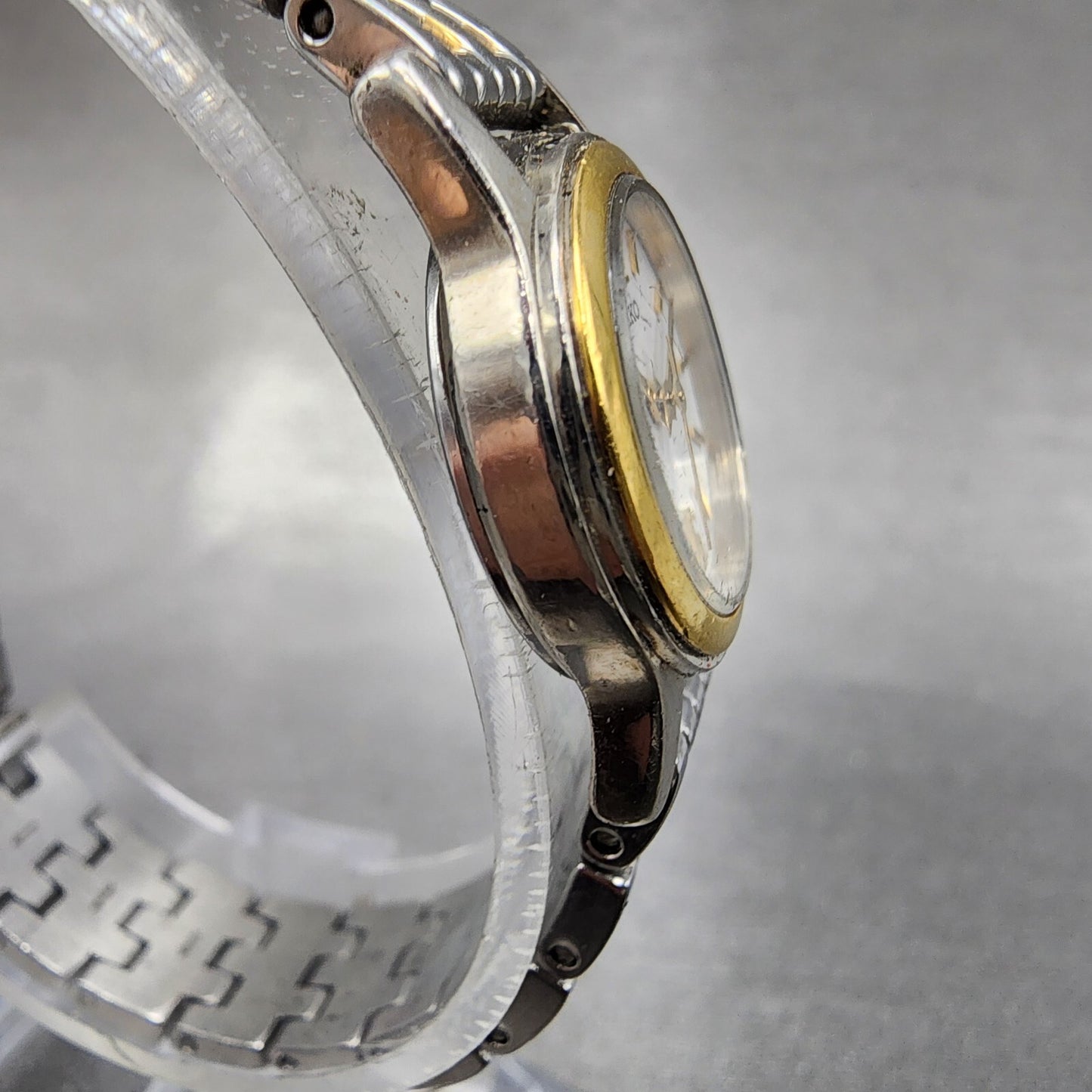 Seiko Watch Women 19mm White Dial Two Tone Round 1n010gd0 New Battery3
