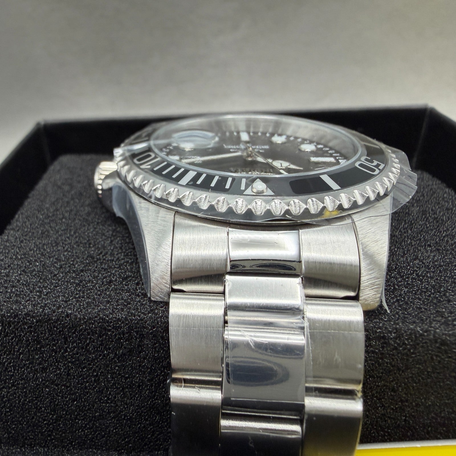Invicta Pro Diver Watch Men 43mm Black Dial Silver Tone Date Round 300184