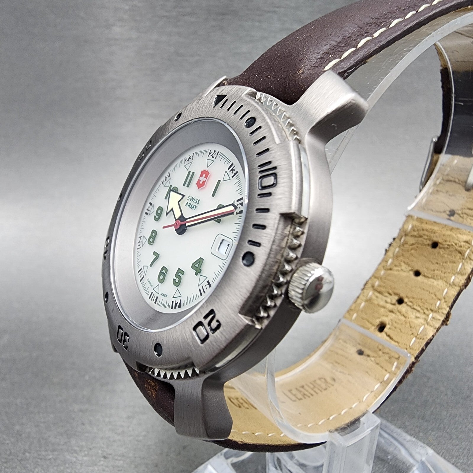 Victorinox Swiss Army Sportline Watch Men 37mm Gray Dial Silver Tone Date NewBat2