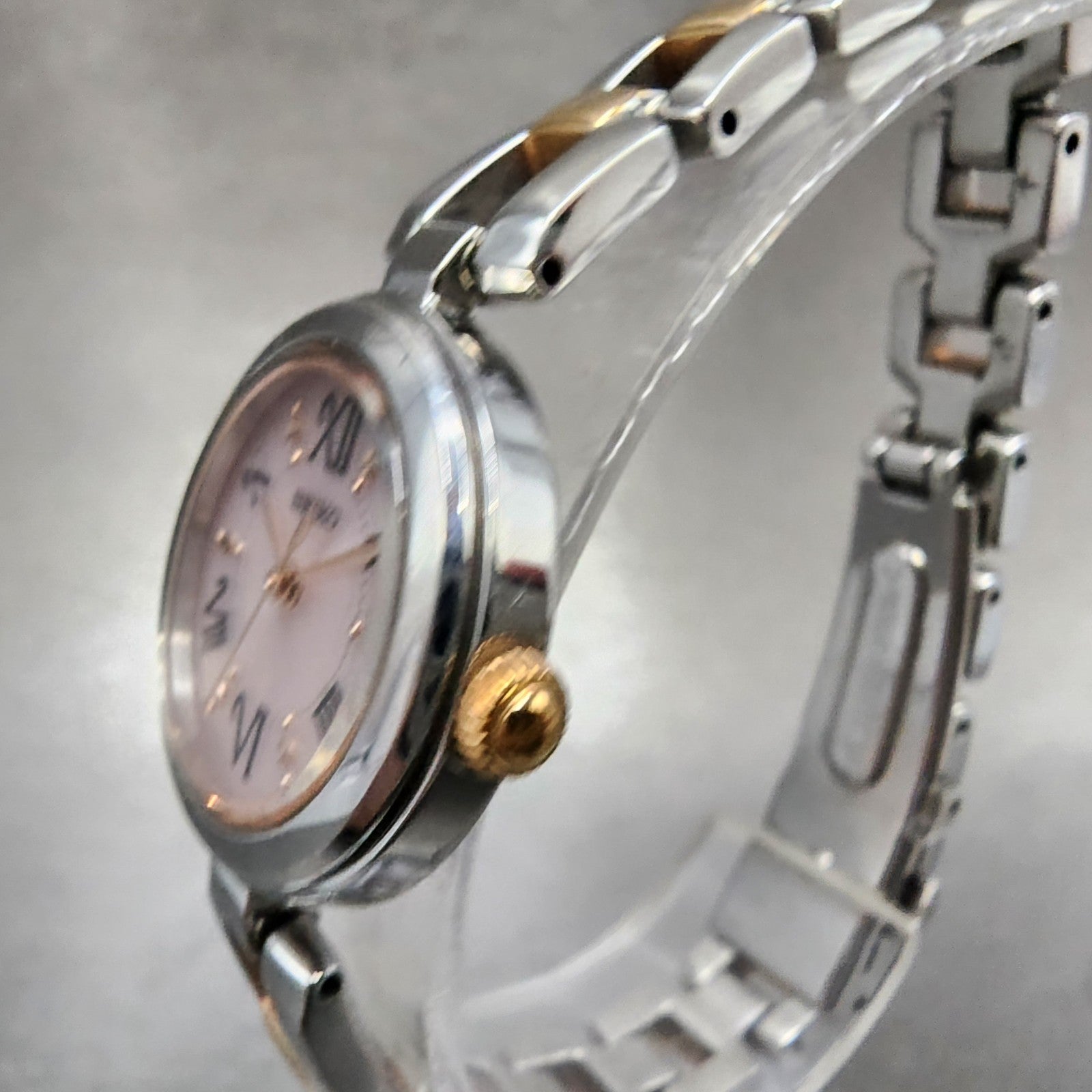 Seiko Solar Watch Women 23mm Pink Dial Two Tone Round V1170CV0 Runs2