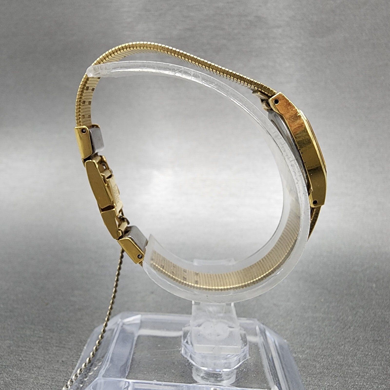 Seiko Watch Women 16mm Champagne Dial Gold Tone 2c205569 New Battery8