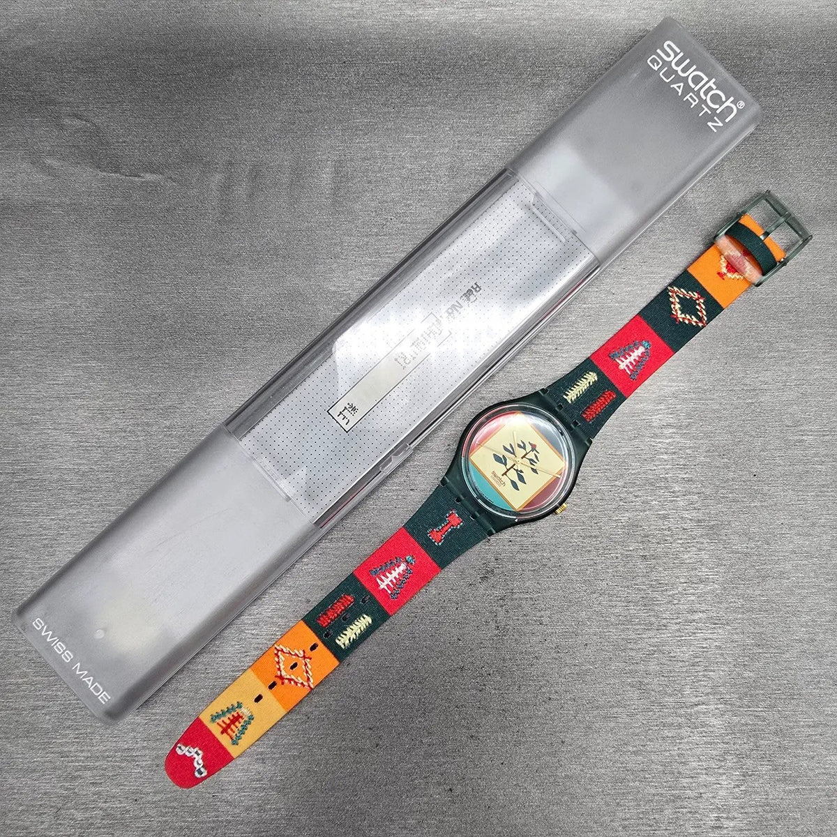 Swatch Poncho Watch Men 34mm Cream Dial Green Case GM122 New Battery NOS16
