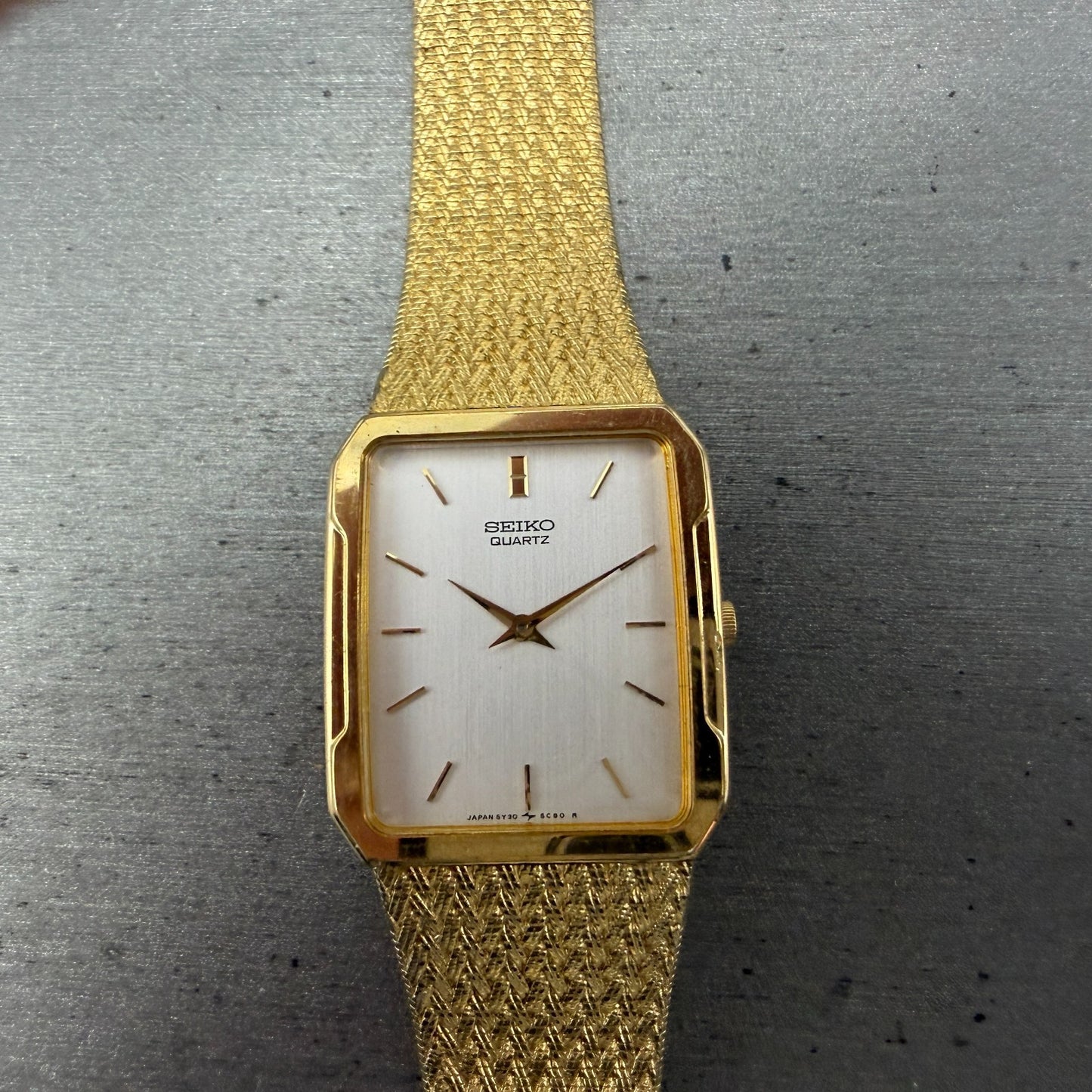Seiko Tank Watch Men 25mm Silver Dial Gold Tone Rectangle READ! 5Y30-5B49 NewBat0