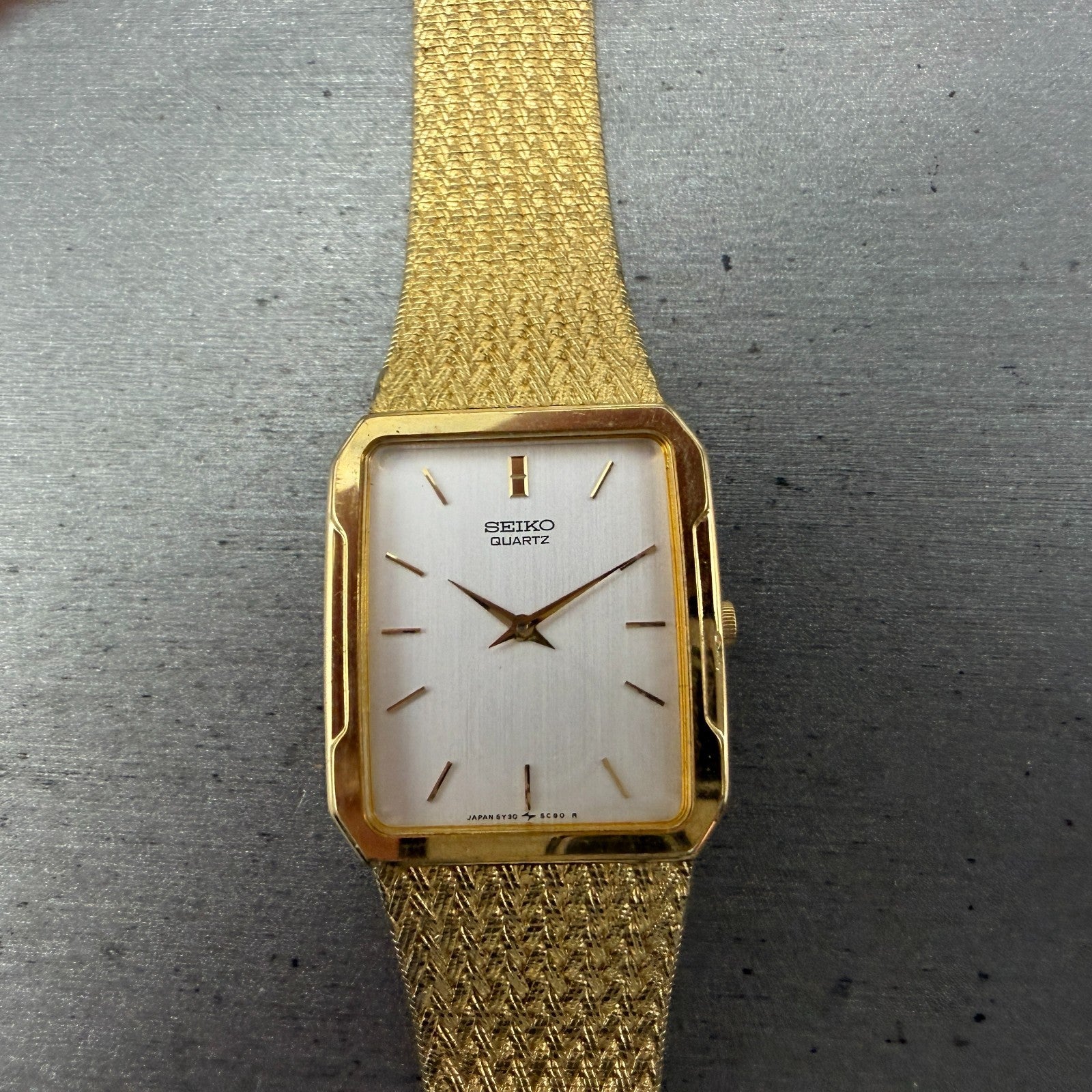 Seiko Tank Watch Men 25mm Silver Dial Gold Tone Rectangle READ! 5Y30-5B49 NewBat0