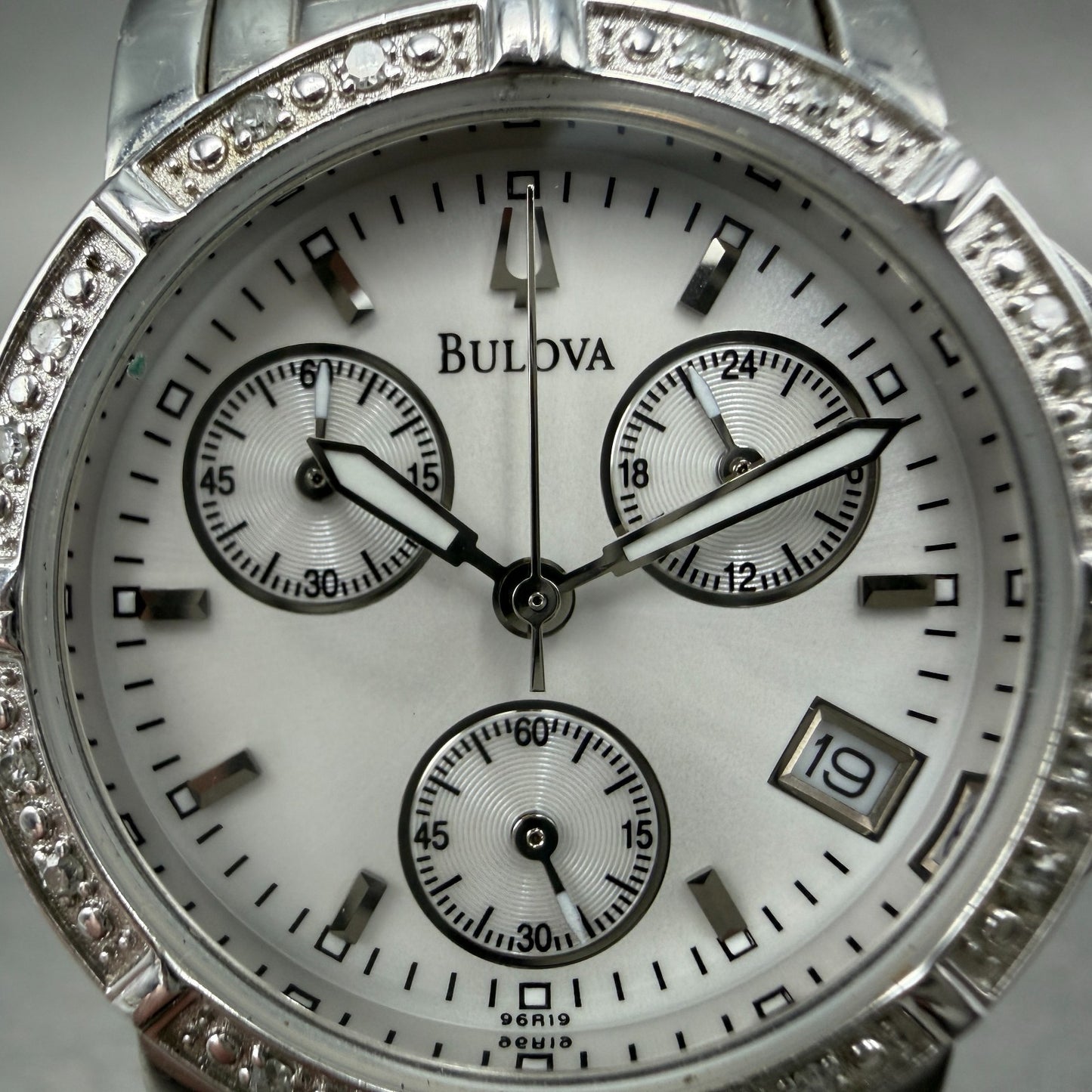 Bulova Chronograph Watch Women 30mm White Dial Silver Tone Date 96R19 New BattI51