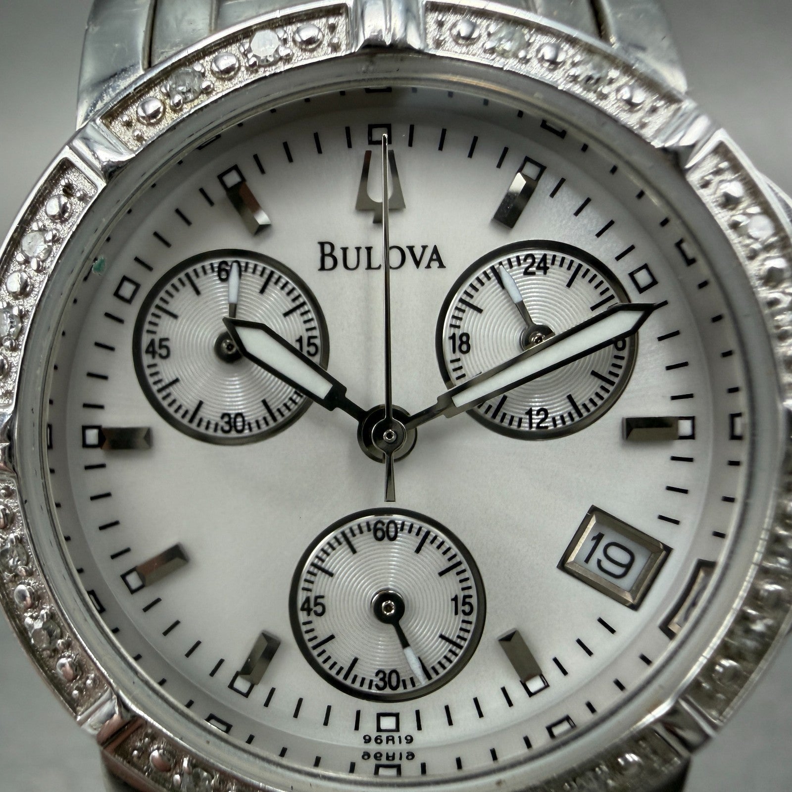 Bulova Chronograph Watch Women 30mm White Dial Silver Tone Date 96R19 New BattI51