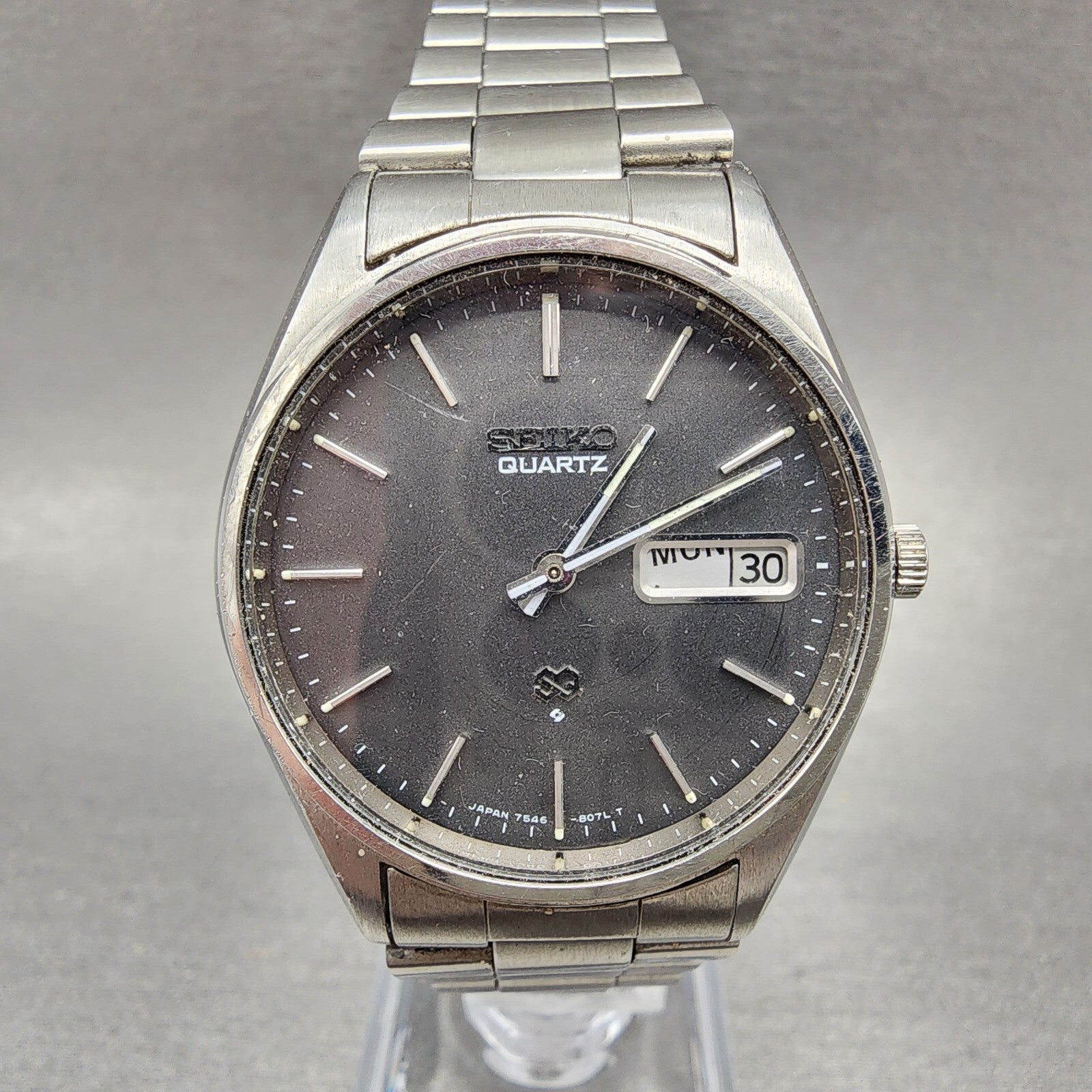 Seiko SQ Watch Men 35mm Gray Dial Steel Daydate Round 75468069 PARTS0