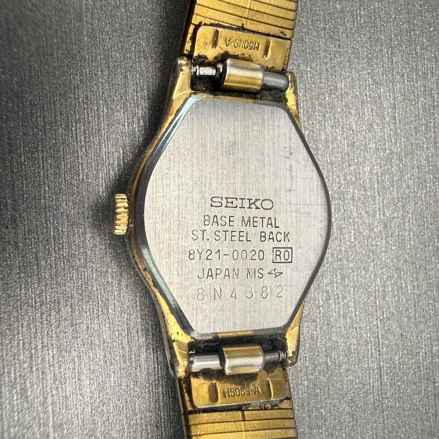 Seiko SX Watch Women 20mm Champagne Dial Gold Tone Round 8Y21-0020 New Battery10