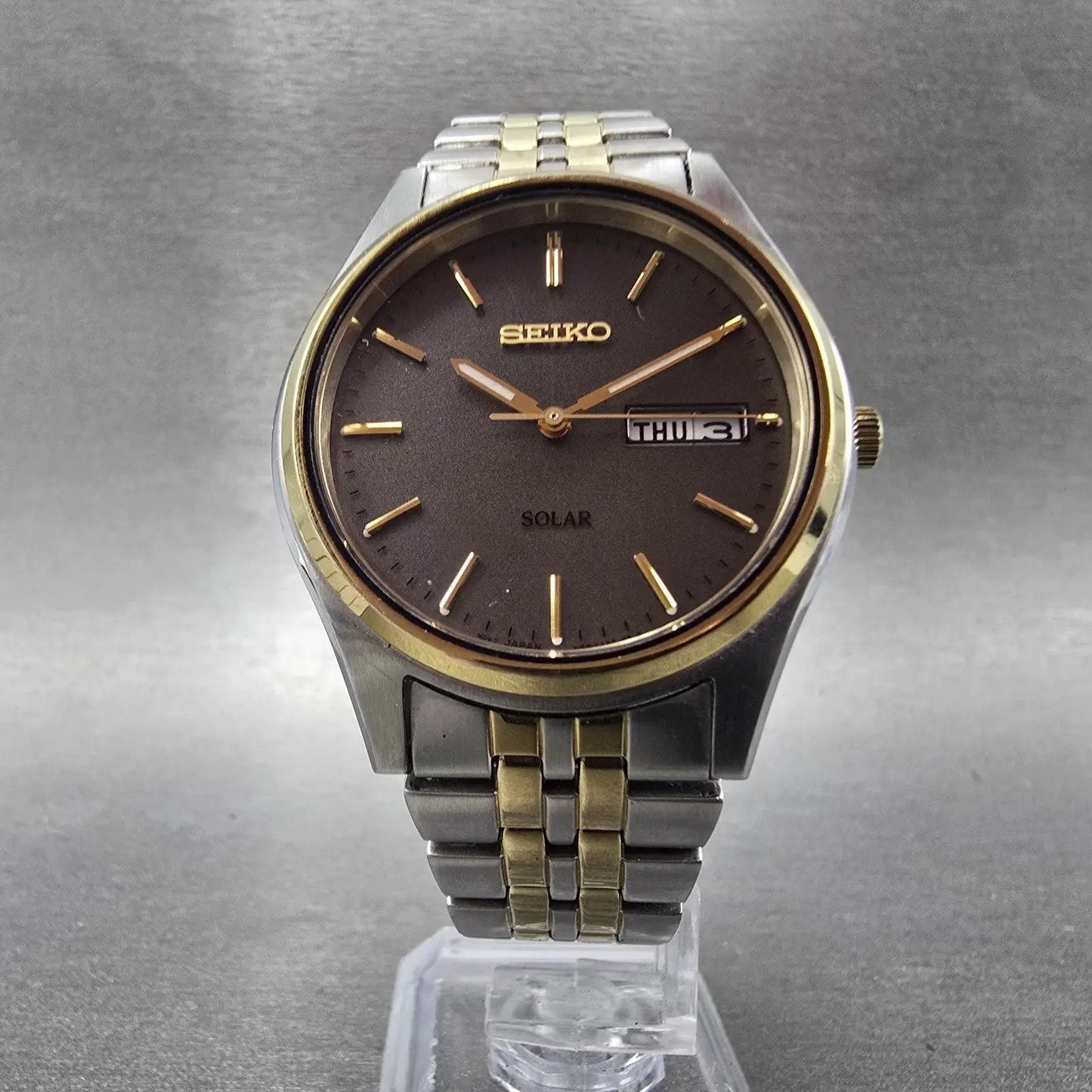 Seiko Solar Watch Men 37mm Gray Dial Two Tone Daydate Round V158-0AA0 Runs HJJK5