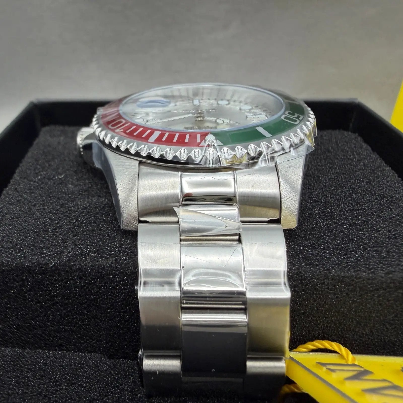 Invicta Pro Diver Watch Men 43mm Silver Dial Steel Date Round Red Green 447144