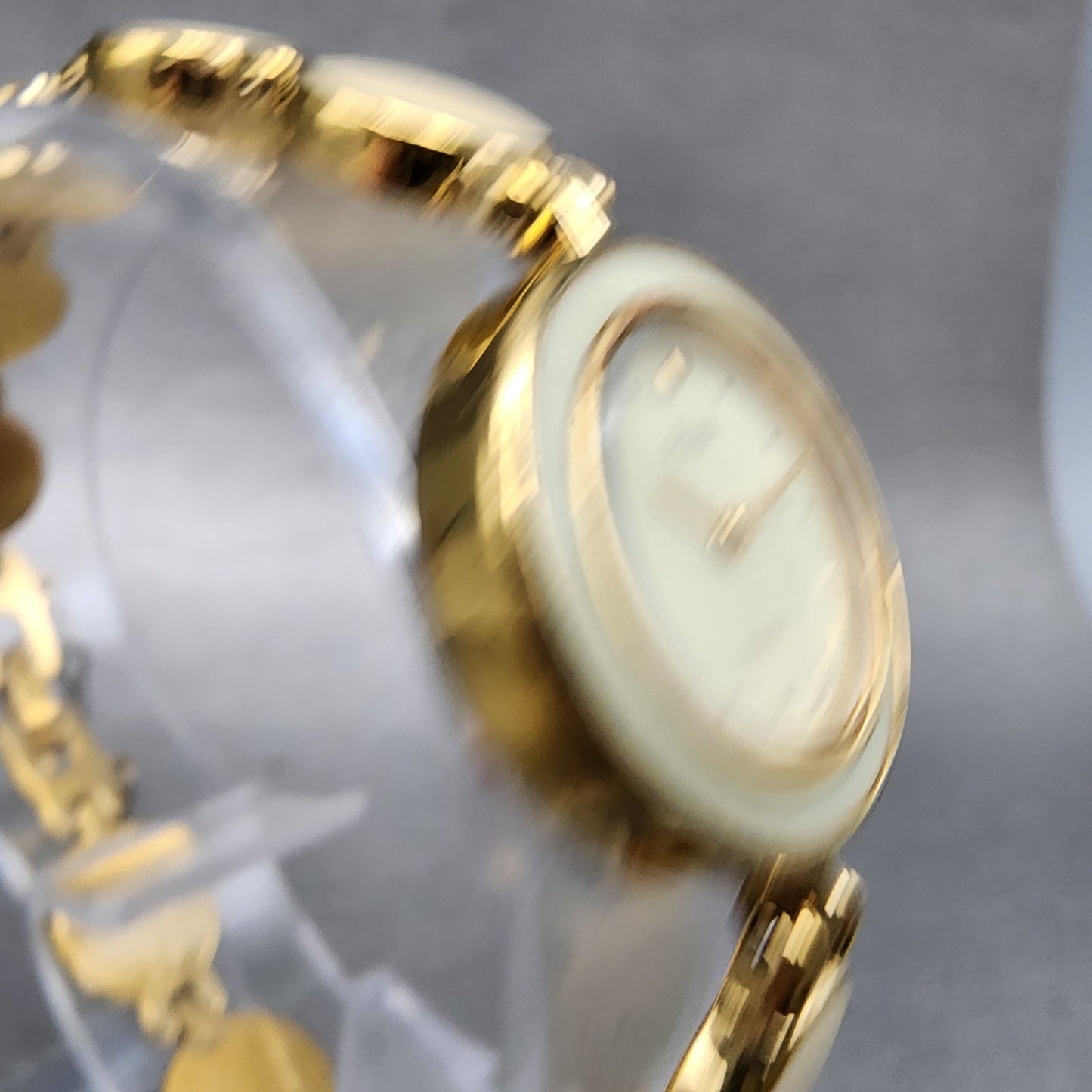 Seiko Alba Watch Women 20mm White Dial Gold Tone Round Y588005b New Battery3