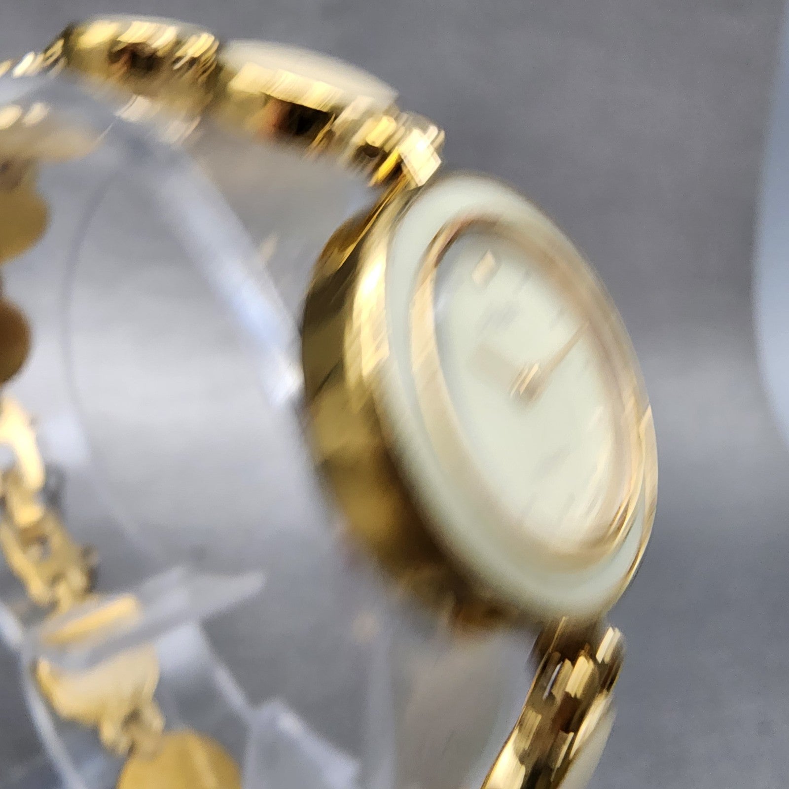 Seiko Alba Watch Women 20mm White Dial Gold Tone Round Y588005b New Battery3