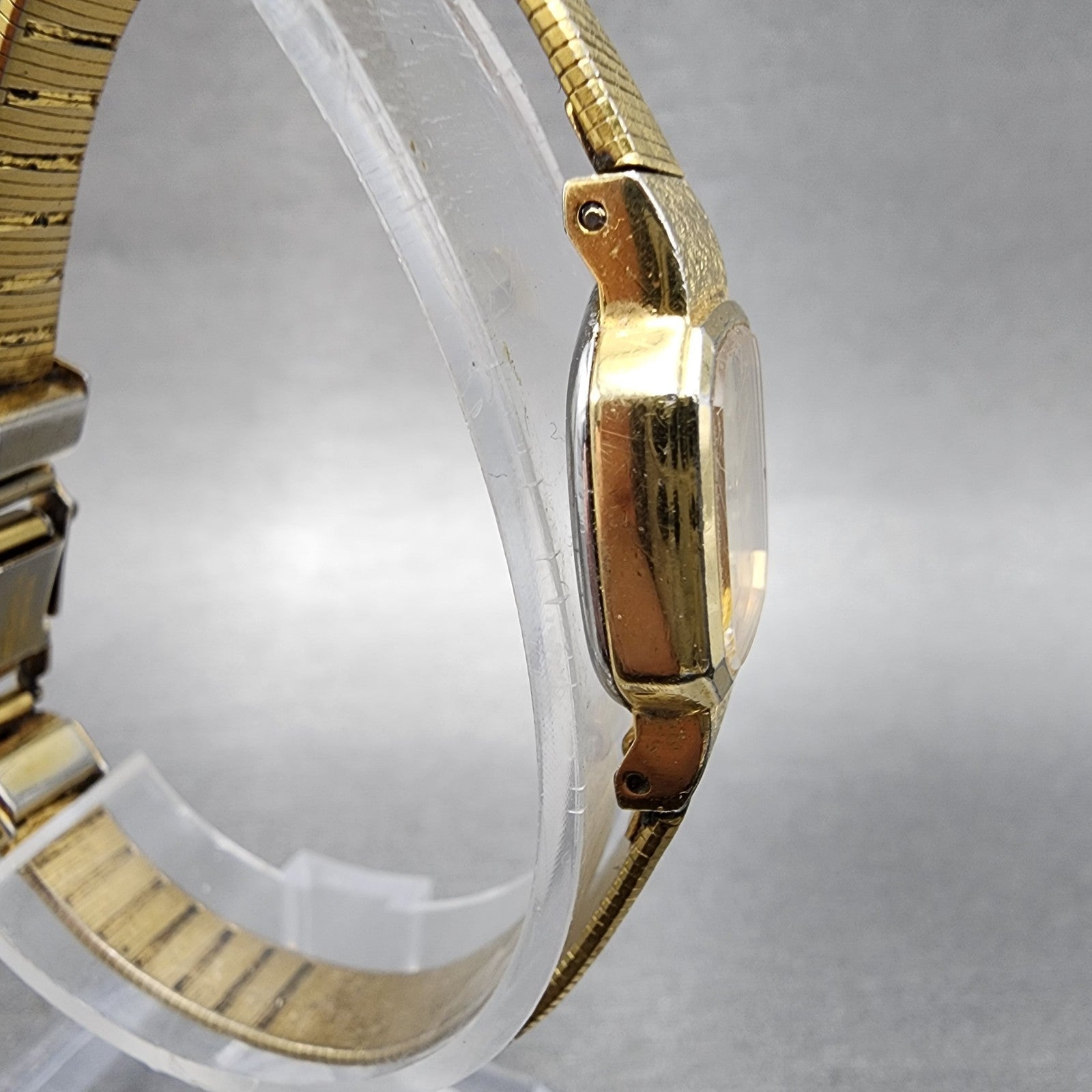 Citizen CQ Watch Women 16mm Champagne Dial Gold Tone 3220320352 New Battery3