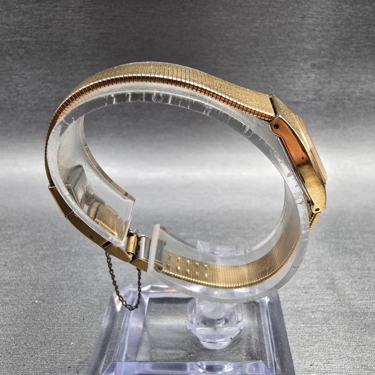 Seiko Watch Women 16mm Gold Dial Gold Tone Oval 2C20-5300 New Battery Vintage J28