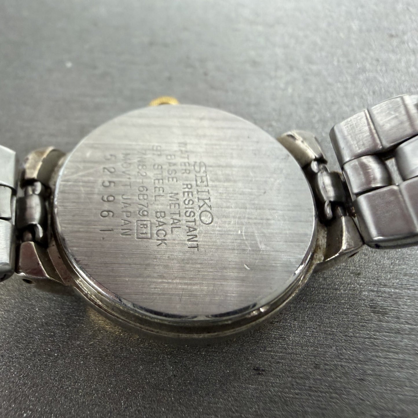 Seiko Watch Women 23mm Blue Dial Two Tone Date Round 7N82-6B79 New Battery9
